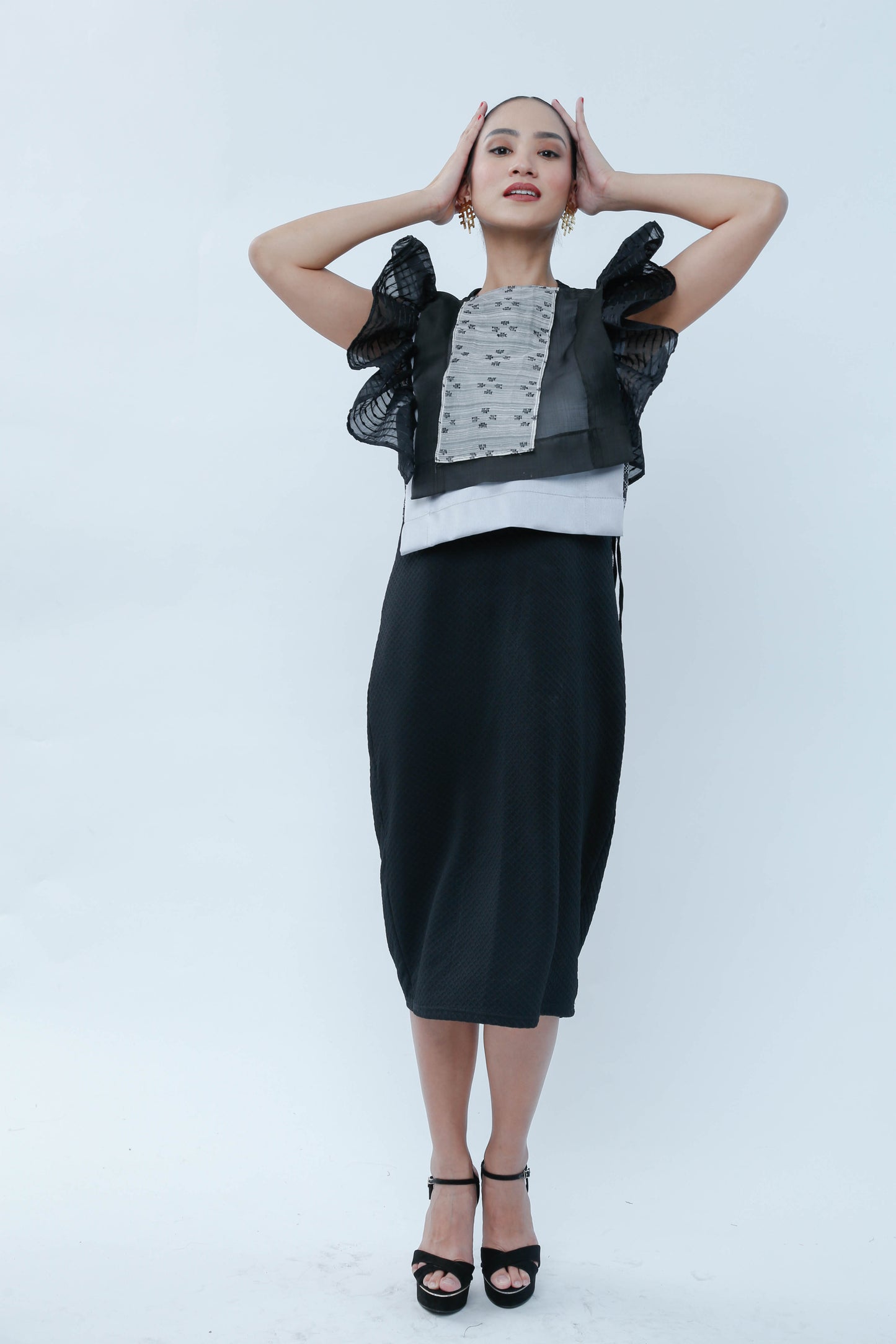 Black Bib in Bonggang Ruffles