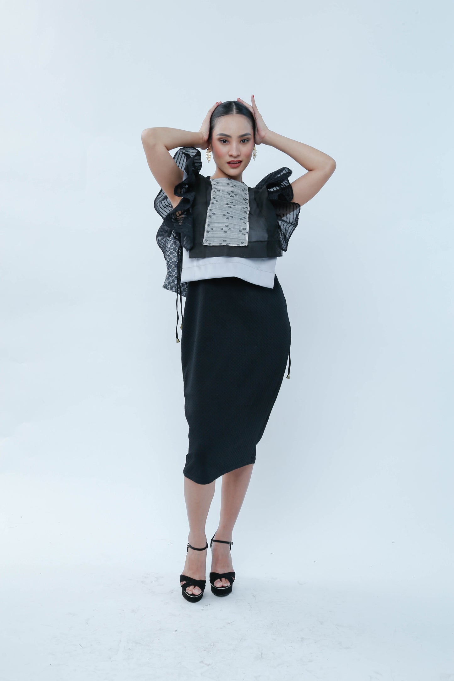 Black Bib in Bonggang Ruffles