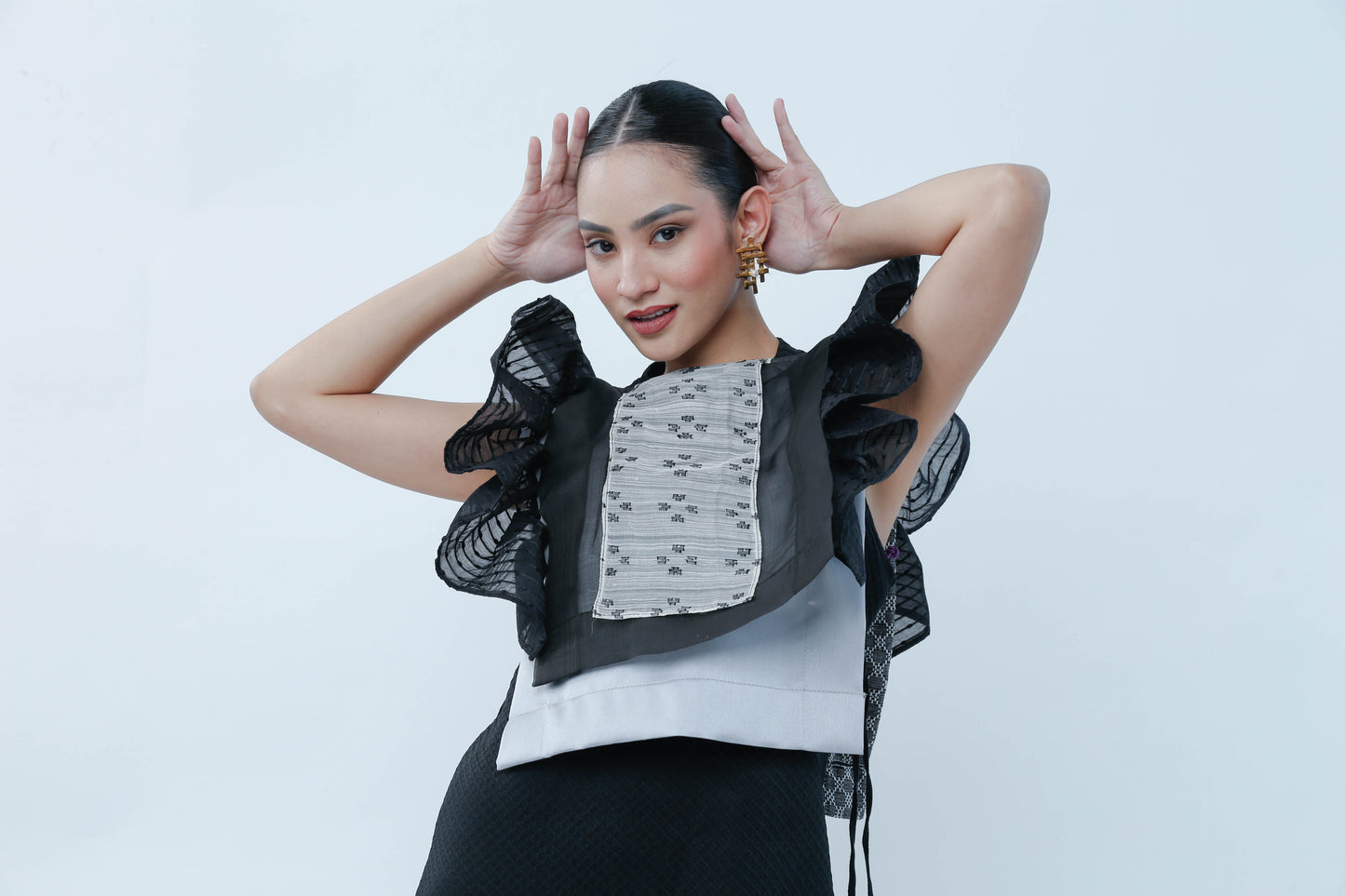 Black Bib in Bonggang Ruffles