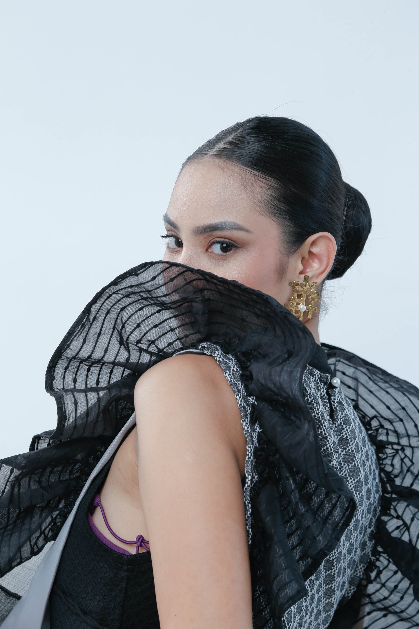 Black Bib in Bonggang Ruffles