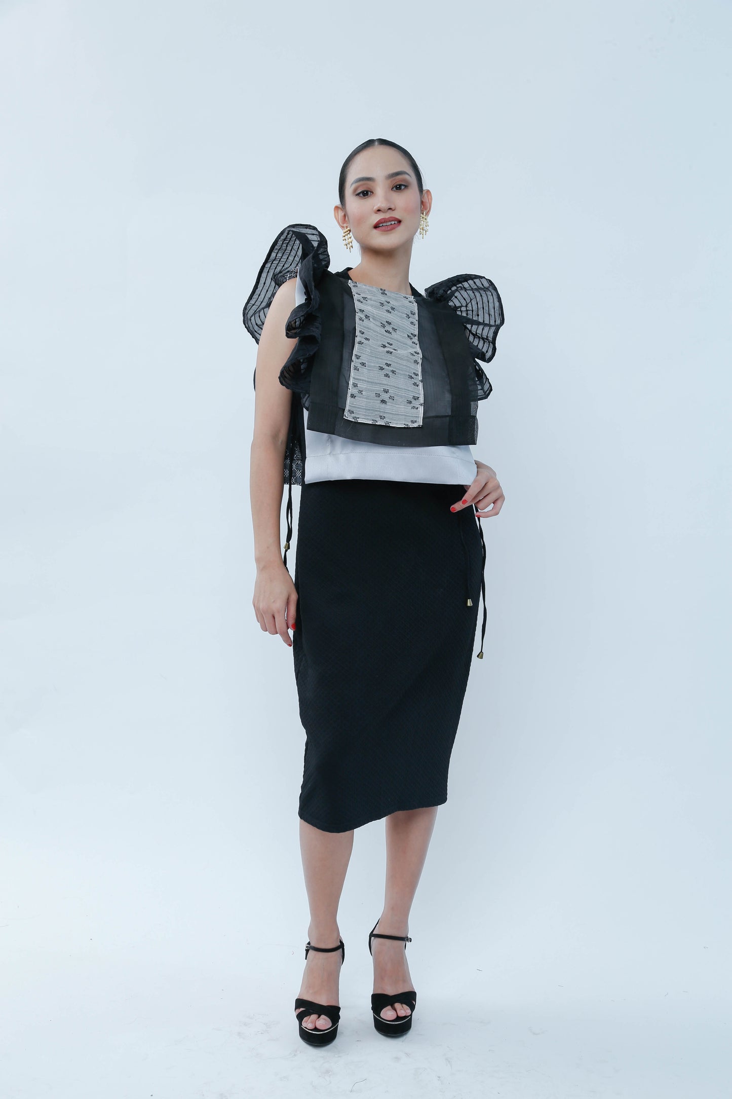 Black Bib in Bonggang Ruffles