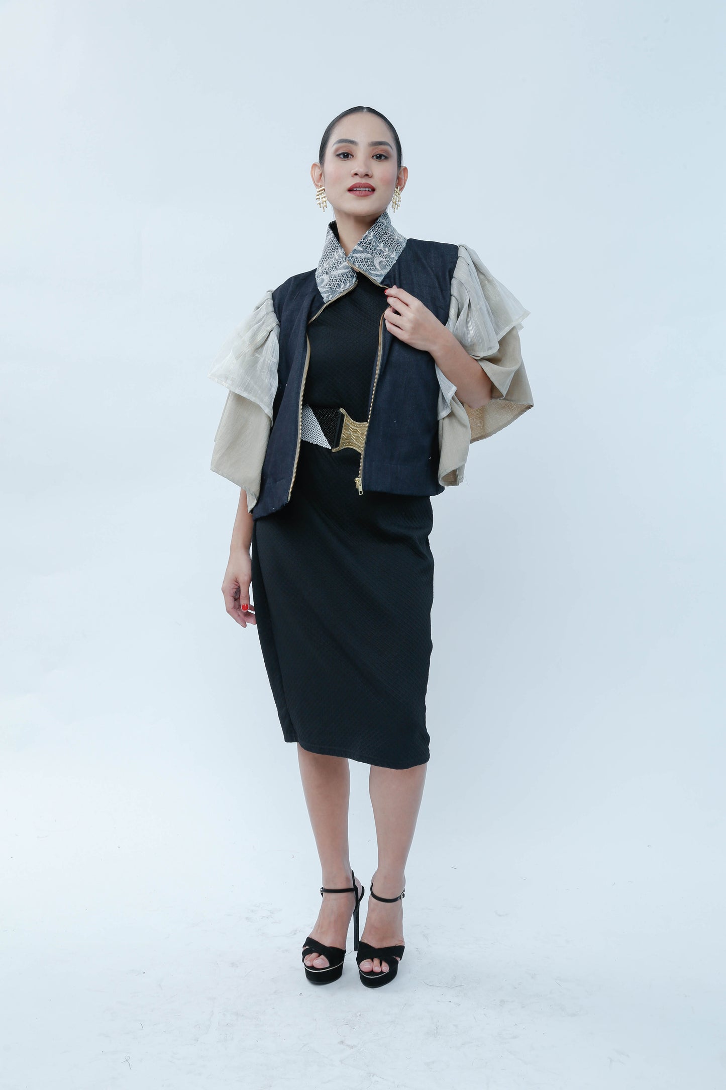 Gantimpala in Black with Piña Calado Collar