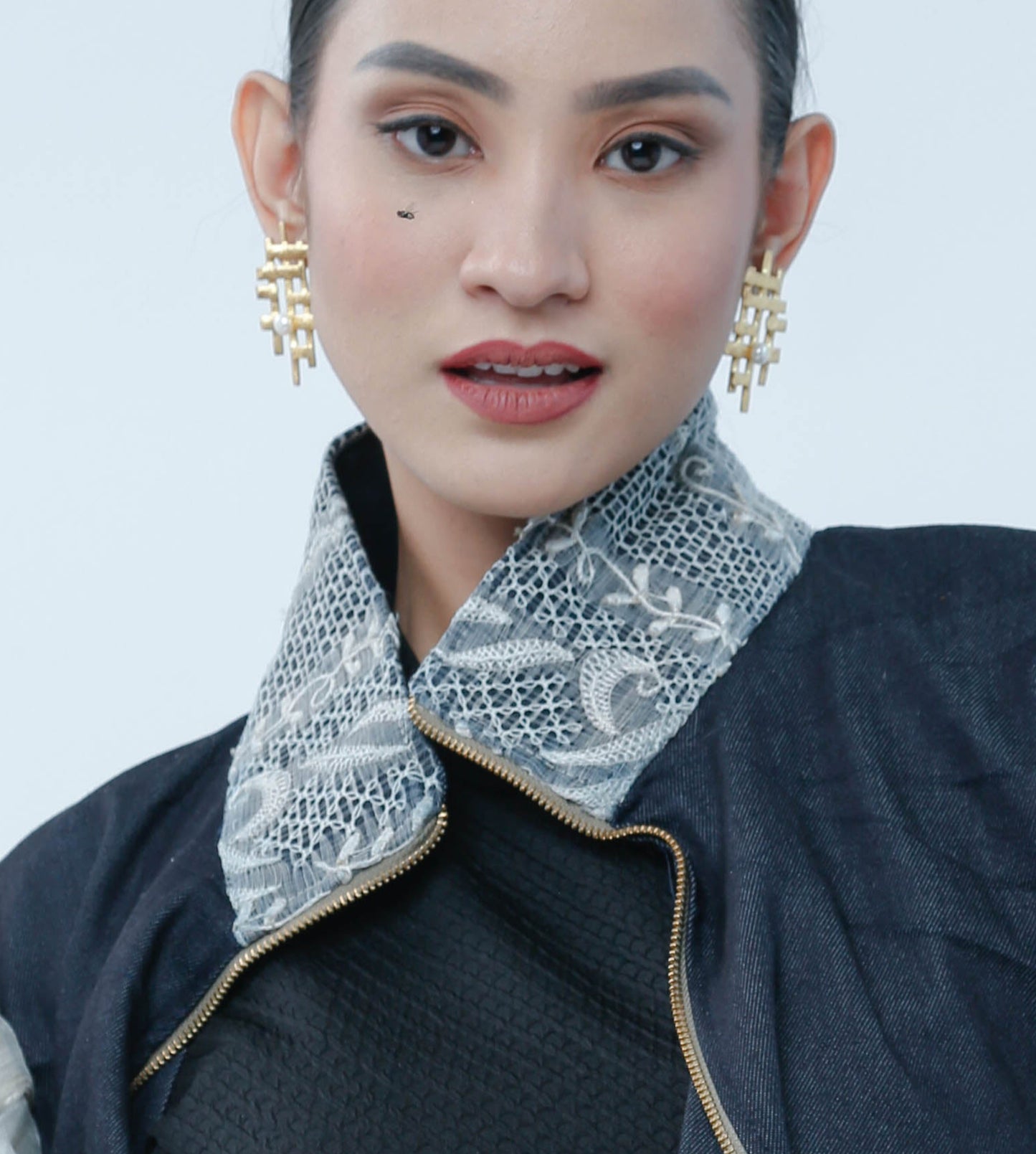 Gantimpala in Black with Piña Calado Collar