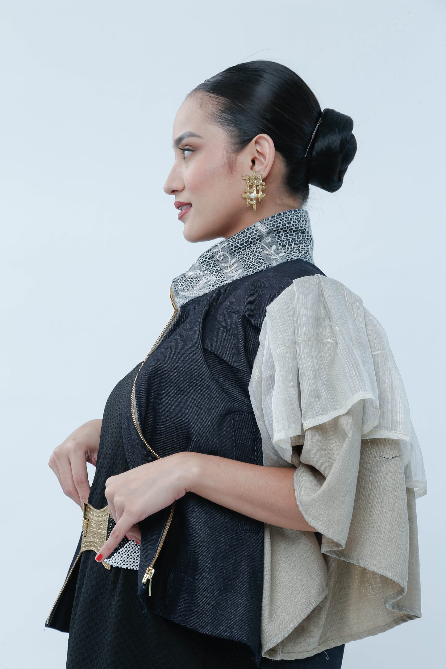 Gantimpala in Black with Piña Calado Collar