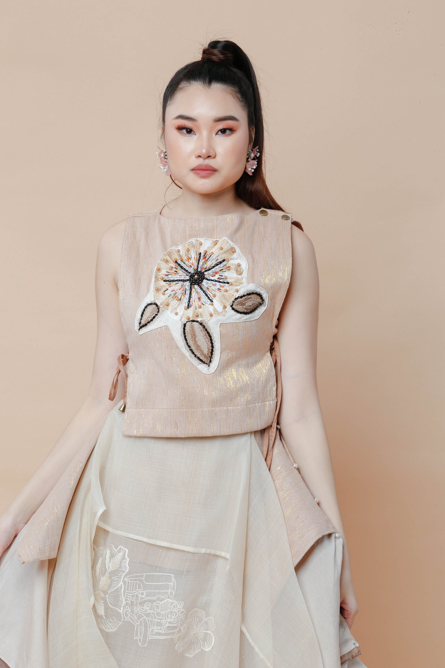 Kaanyag Earth Bib in Metallic Hablon NY