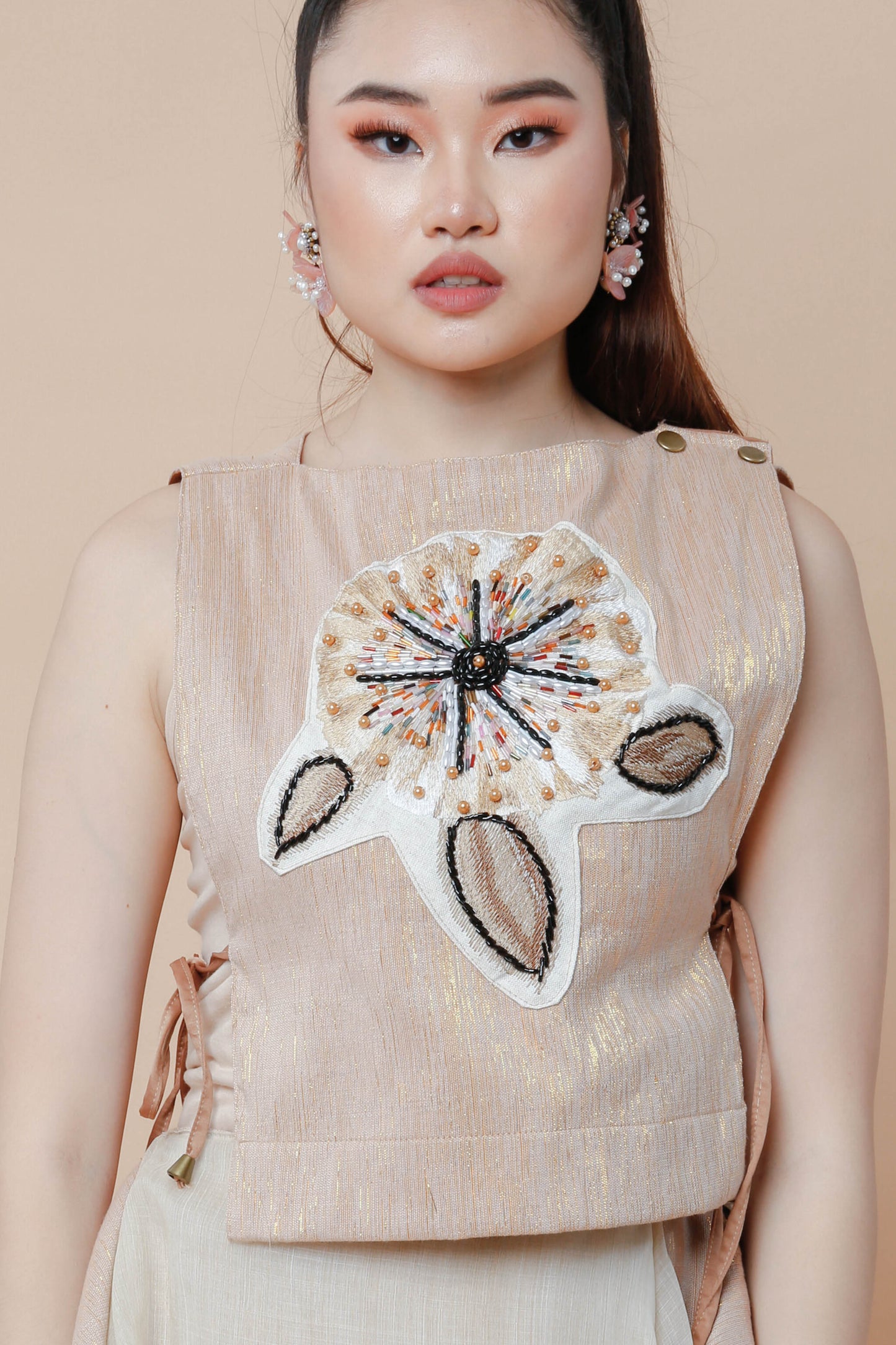 Kaanyag Earth Bib in Metallic Hablon NY