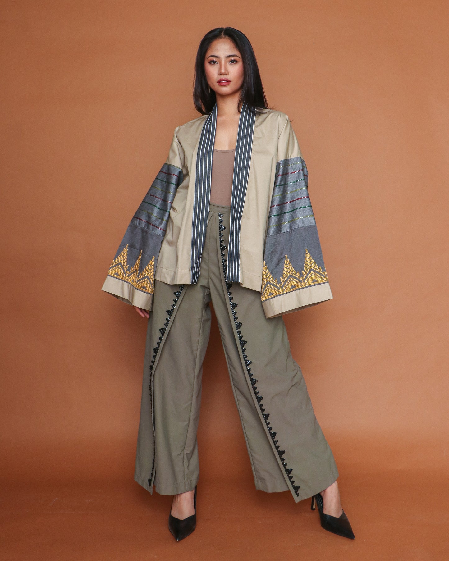 Gabing Mapayapa Poncho in Silvery Grey Inaul of Maguindanao