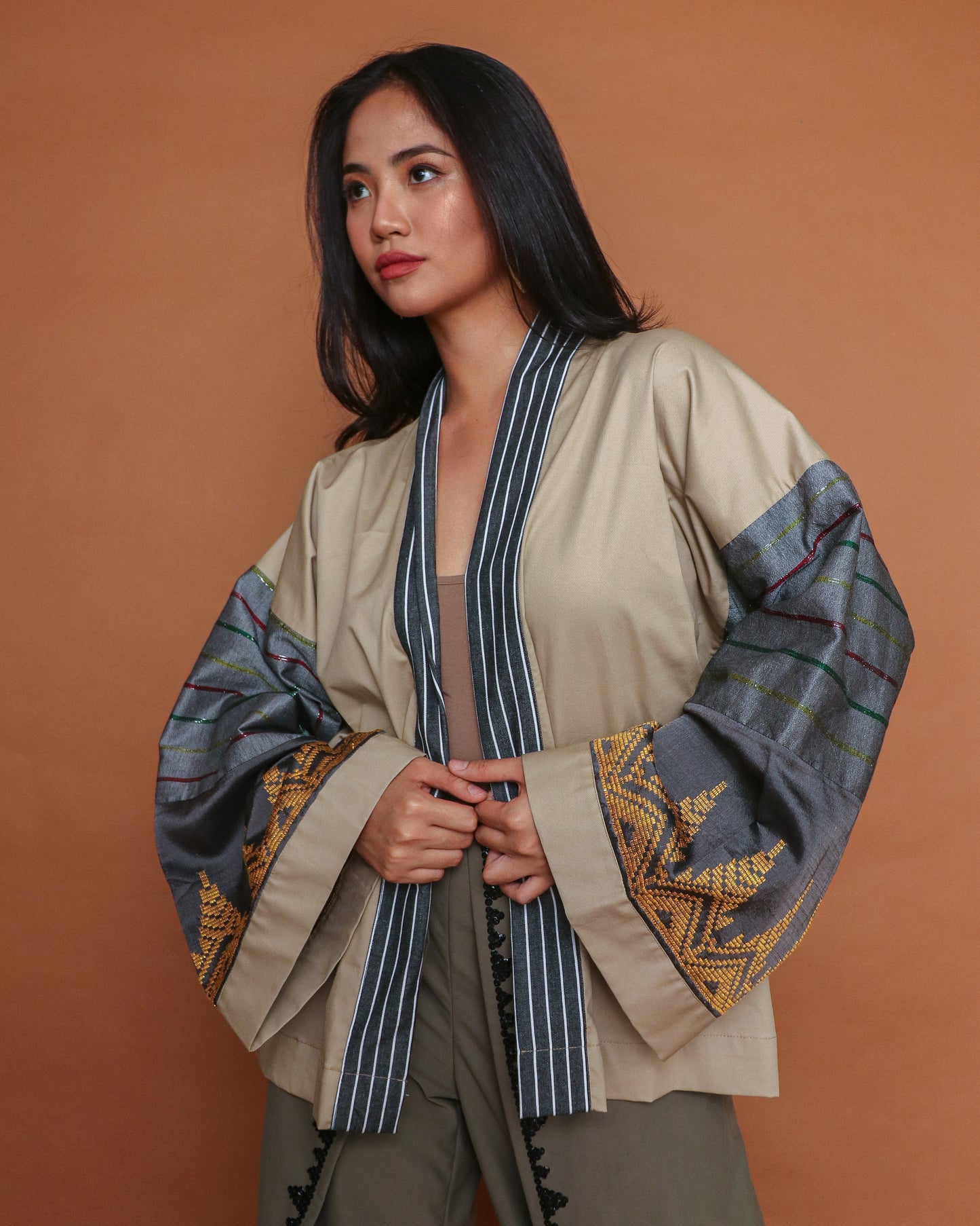 Gabing Mapayapa Poncho in Silvery Grey Inaul of Maguindanao