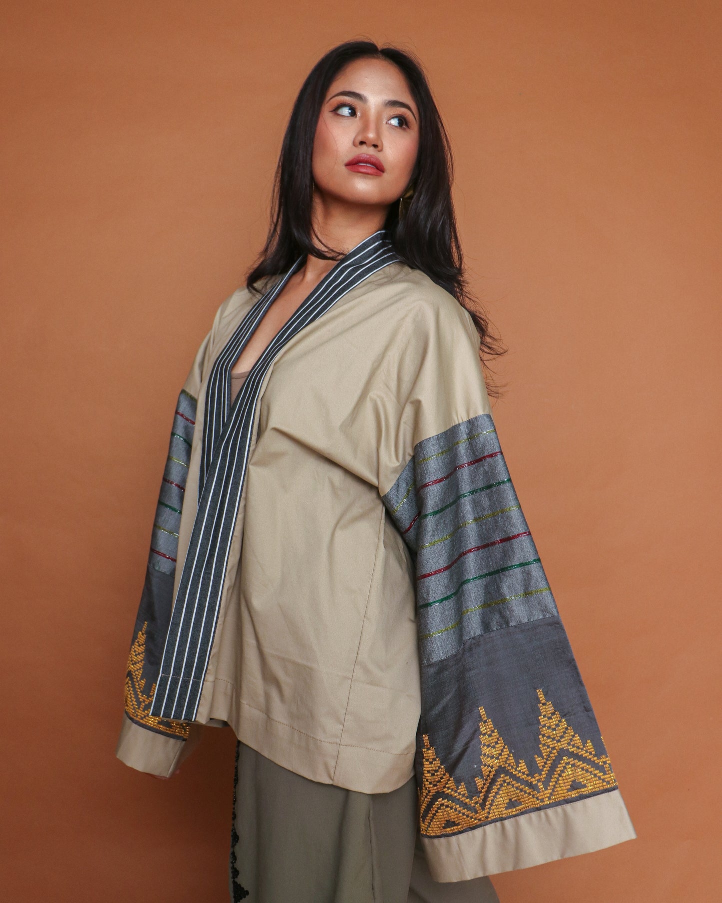 Gabing Mapayapa Poncho in Silvery Grey Inaul of Maguindanao