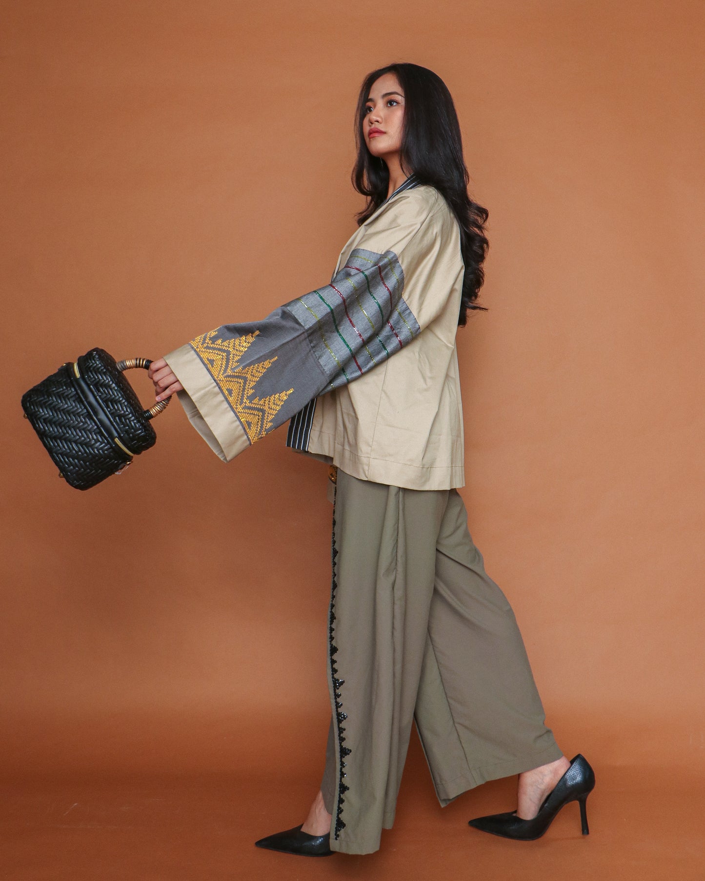 Gabing Mapayapa Poncho in Silvery Grey Inaul of Maguindanao