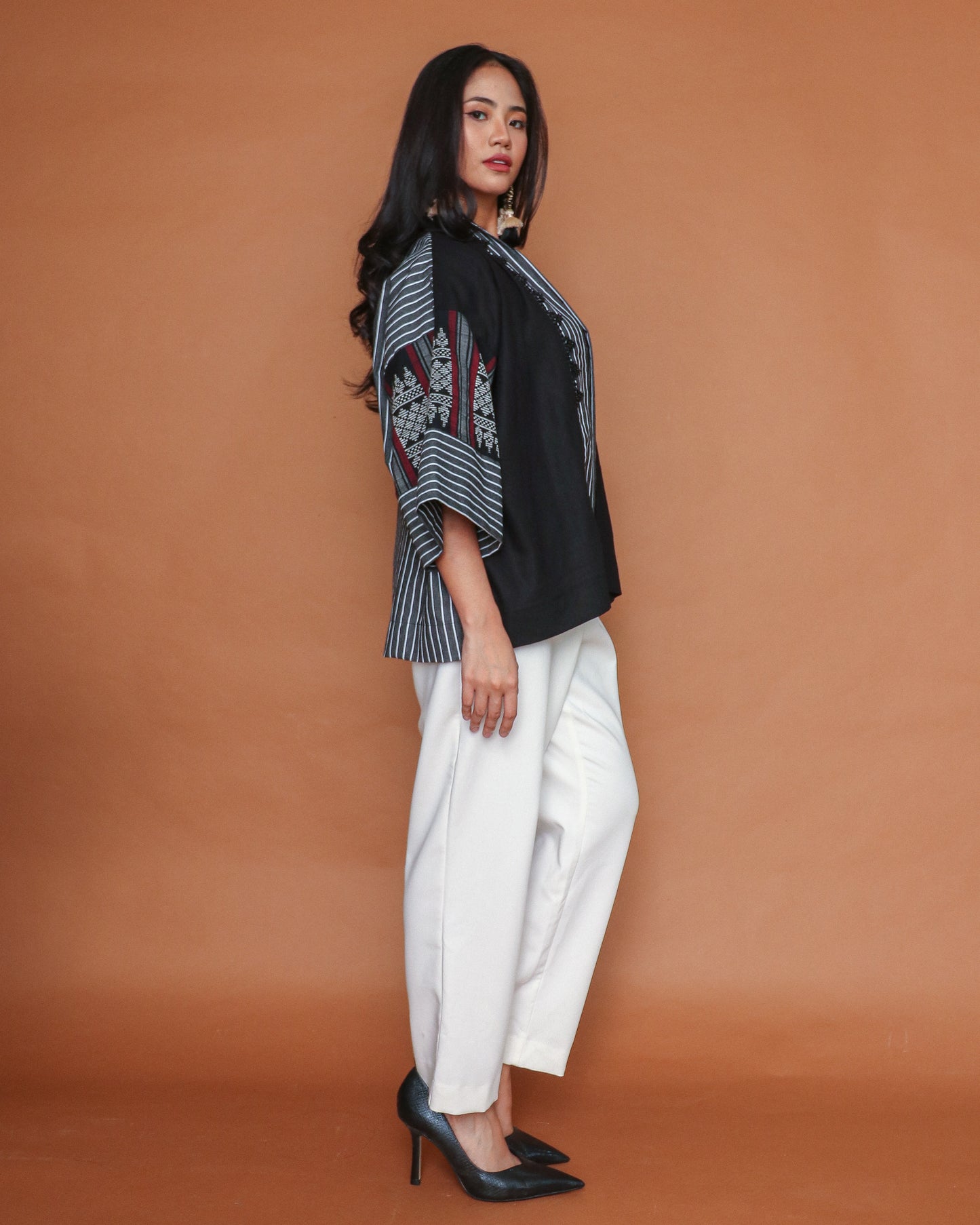 Gabing Mapayapa in Black Stripes Inaul