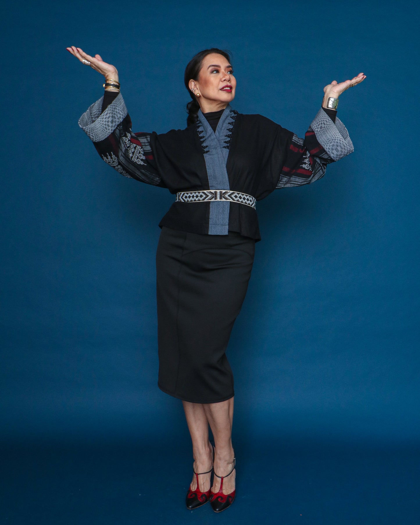 Gabing Mapayapa in Black Stripes Inaul