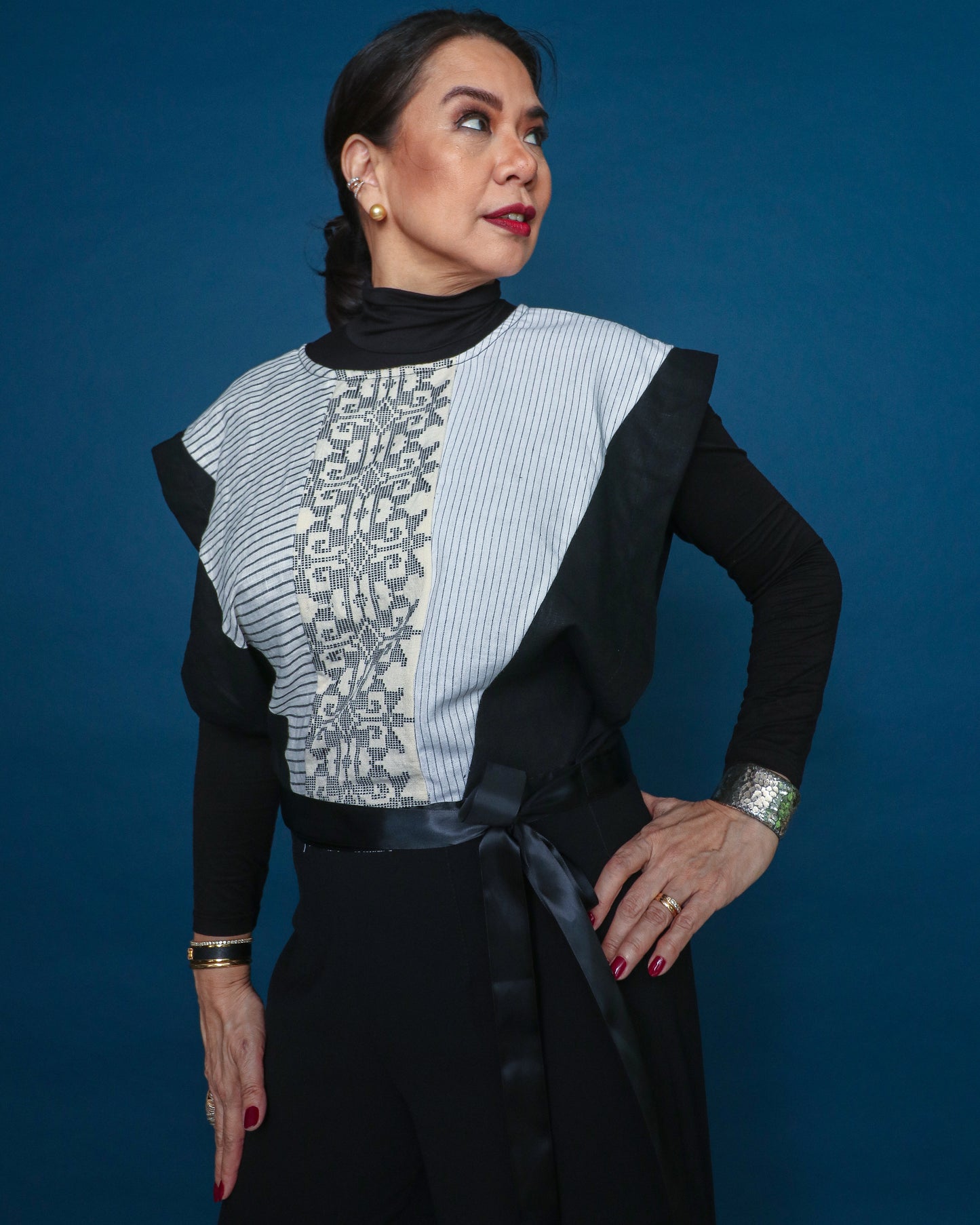 Madaling Kausap Ninja Blouse in Black and White Inaul