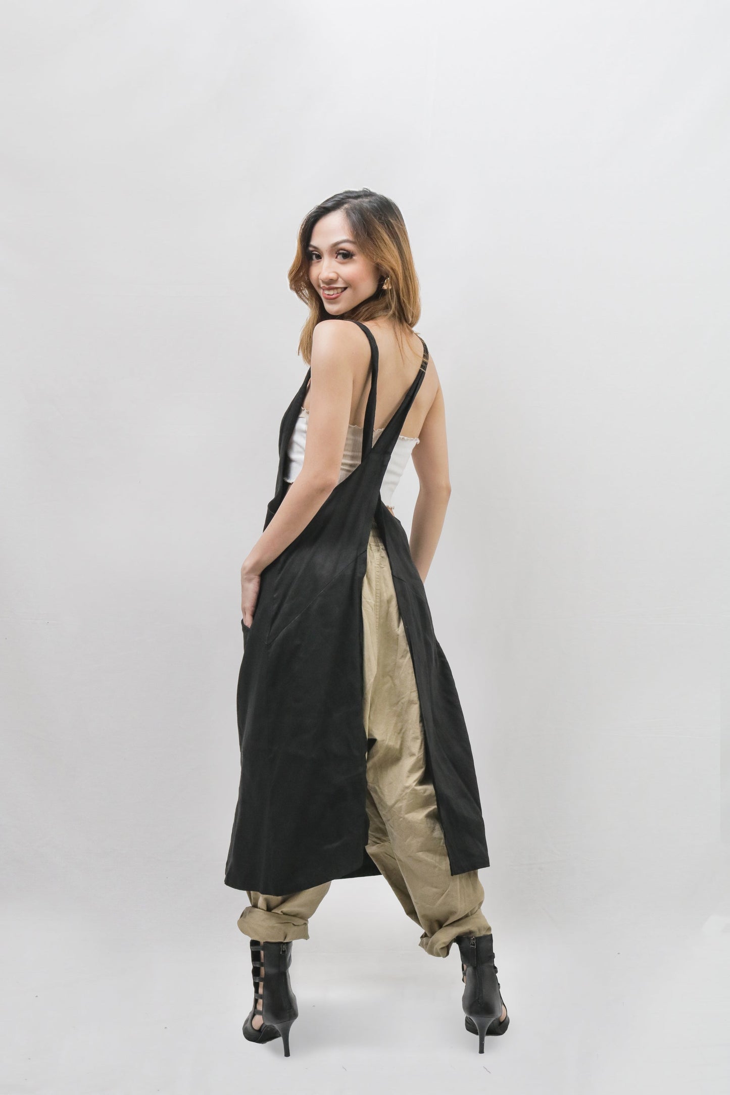 Linen X Apron in Black
