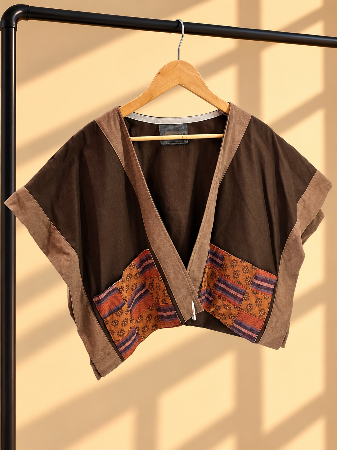 MADALING KAUSAP IN BROWN WITH KUNDIMAN
