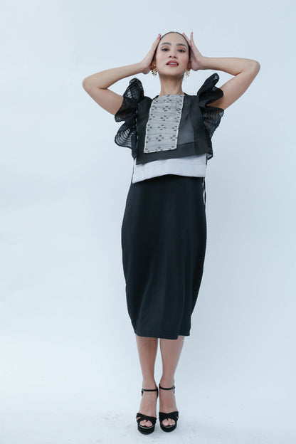 Black Bib in Bonggang Ruffles