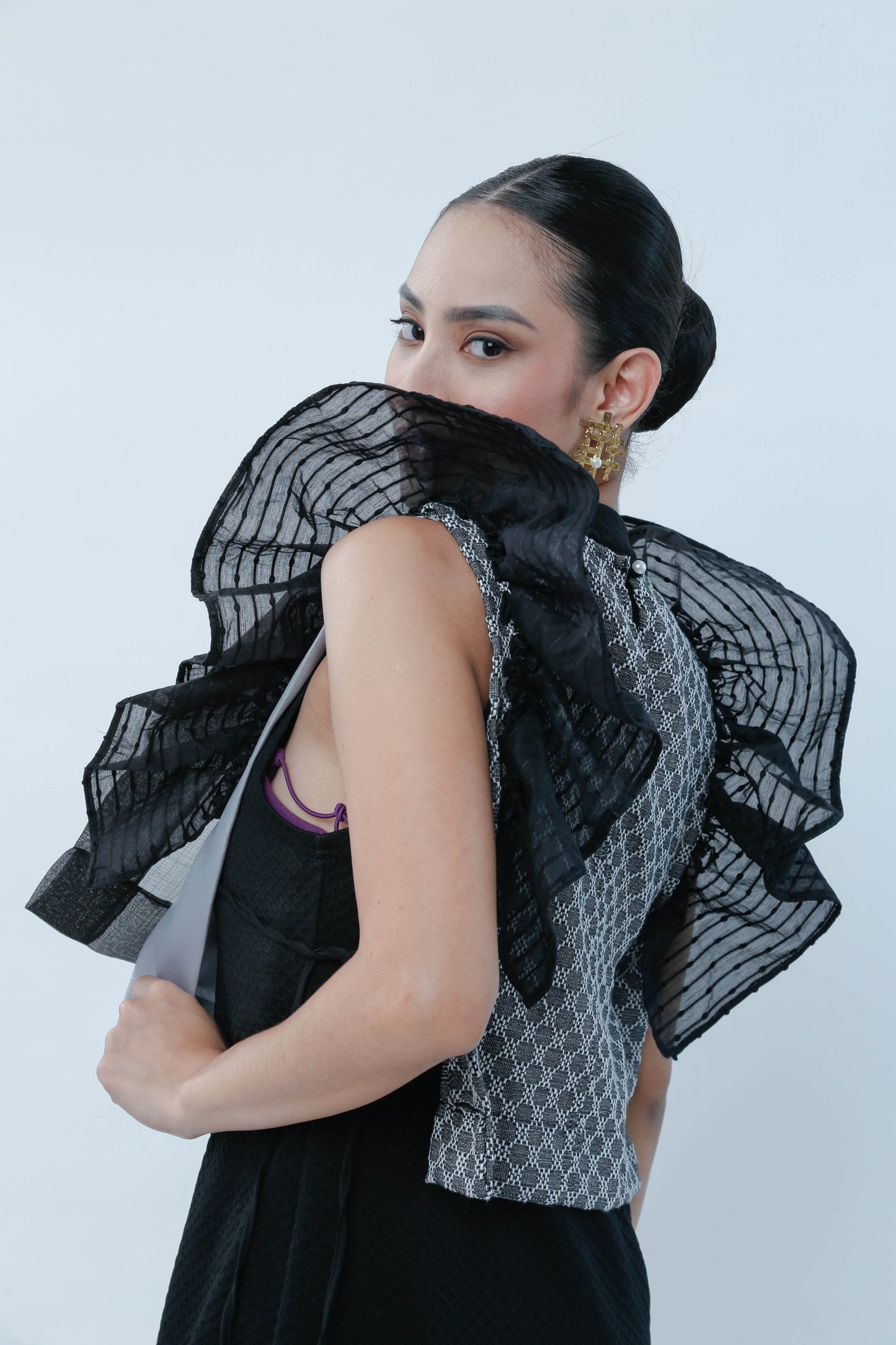 Black Bib in Bonggang Ruffles