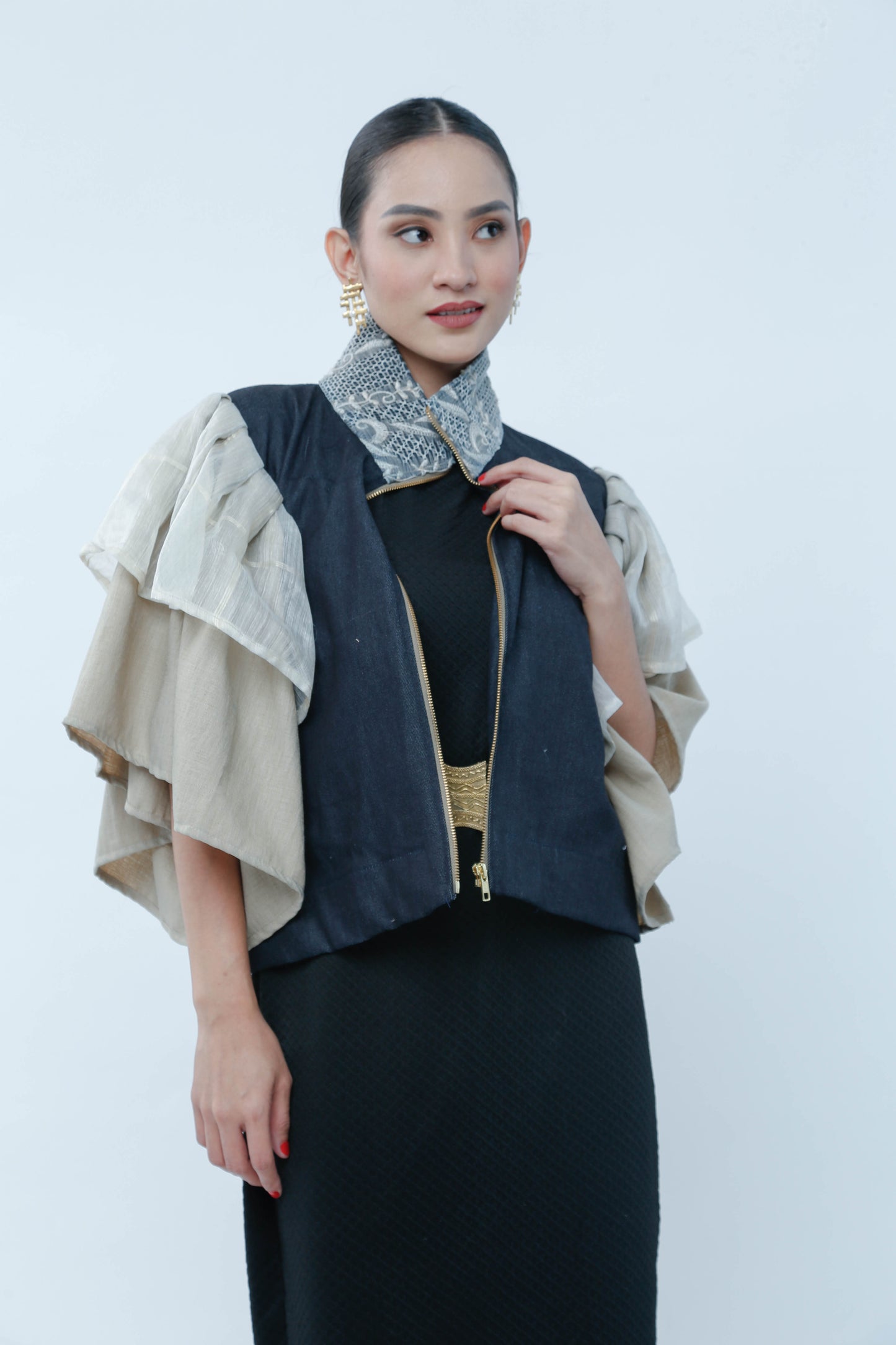 Gantimpala in Black with Piña Calado Collar