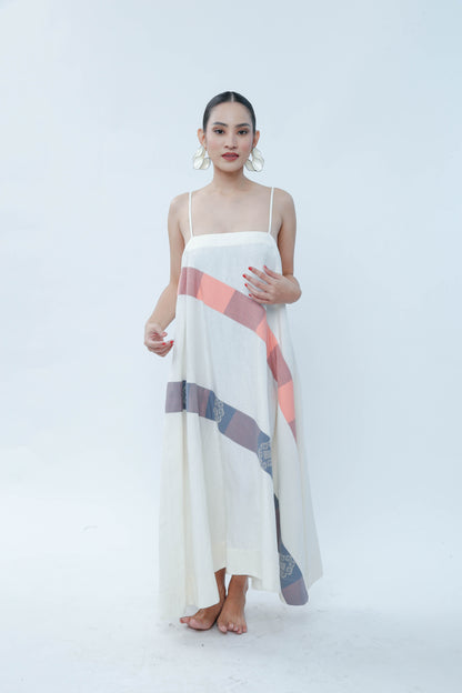 Gantimpala Dress in White