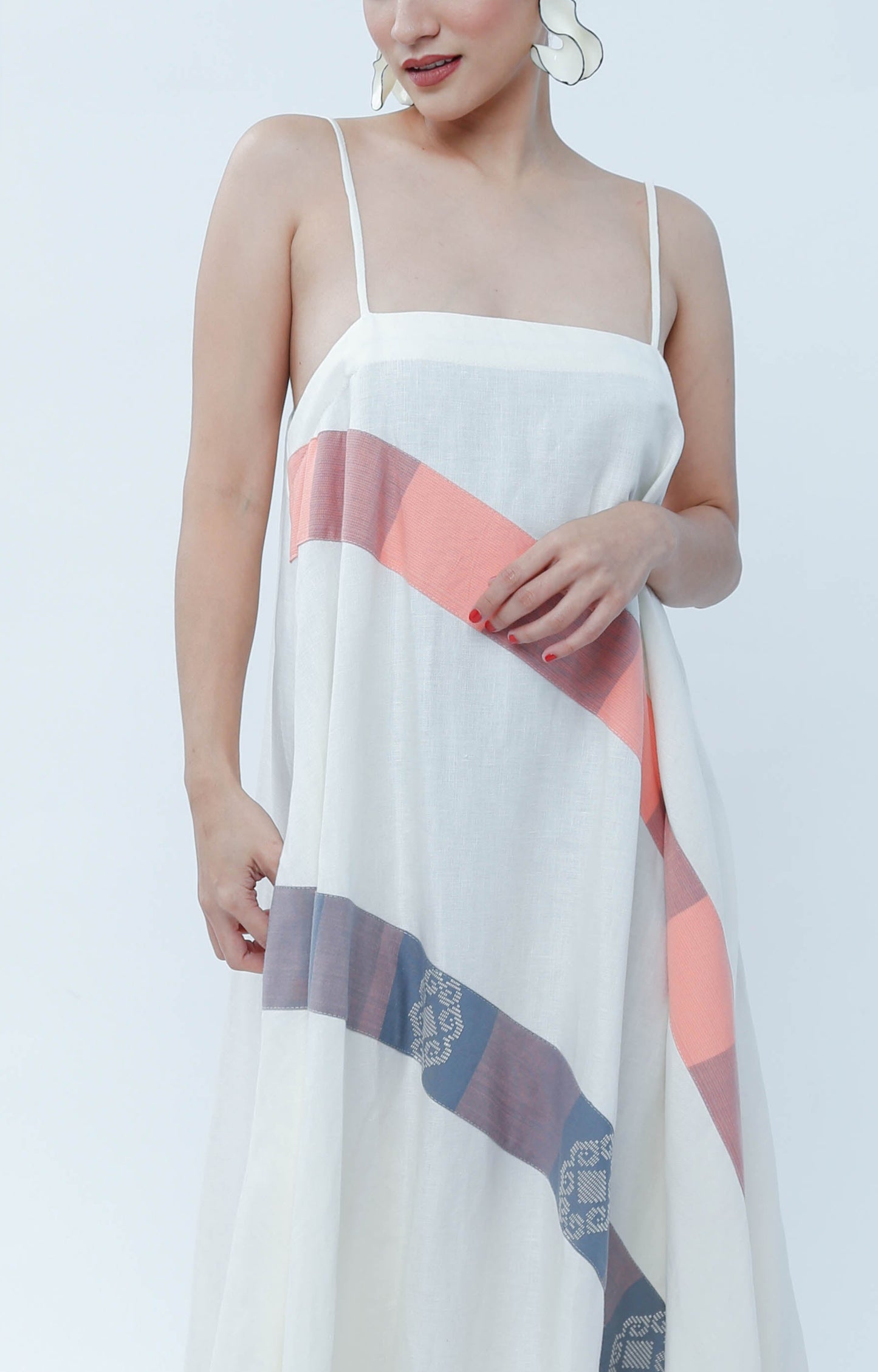 Gantimpala Dress in White