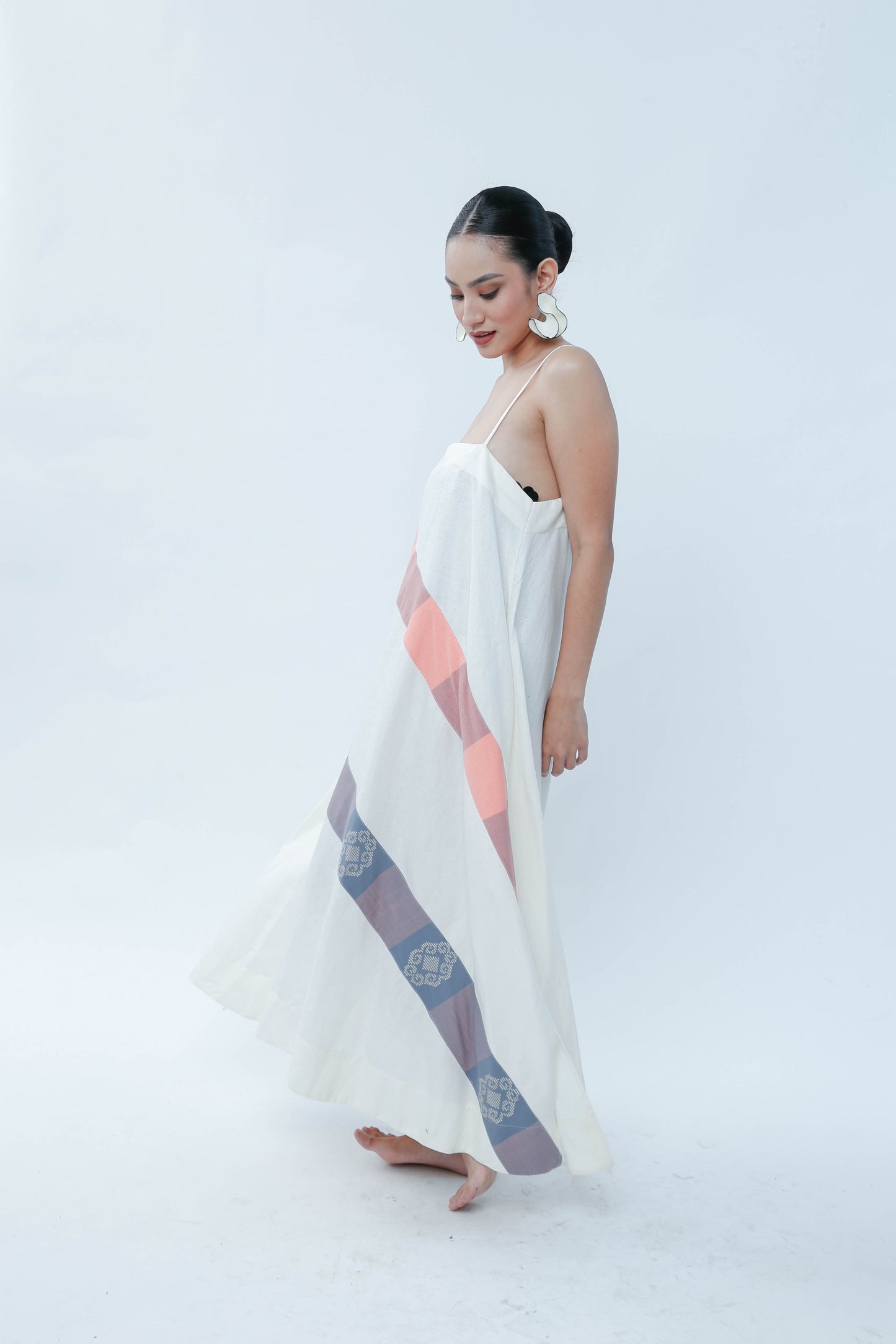 Gantimpala Dress in White