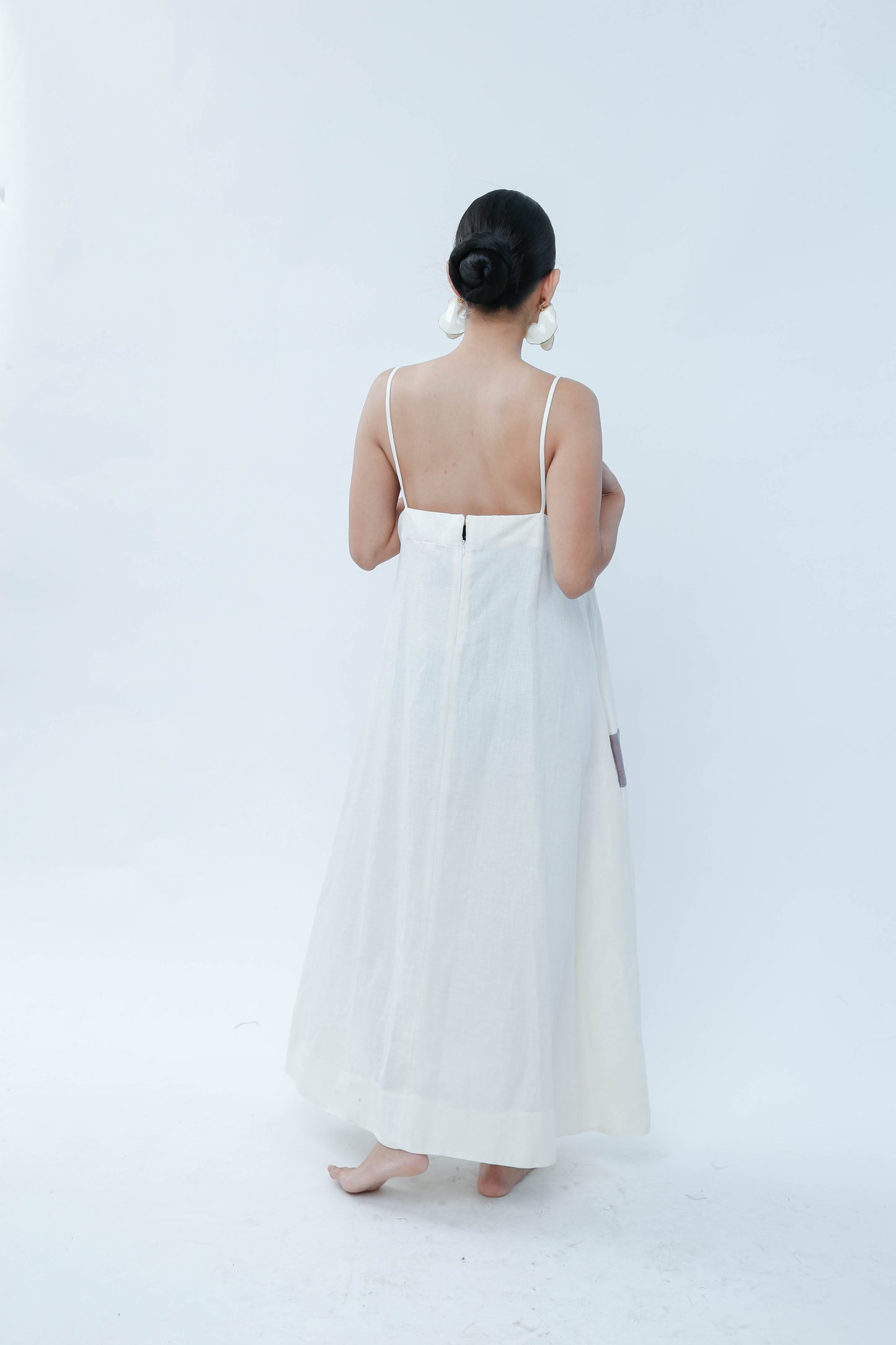 Gantimpala Dress in White