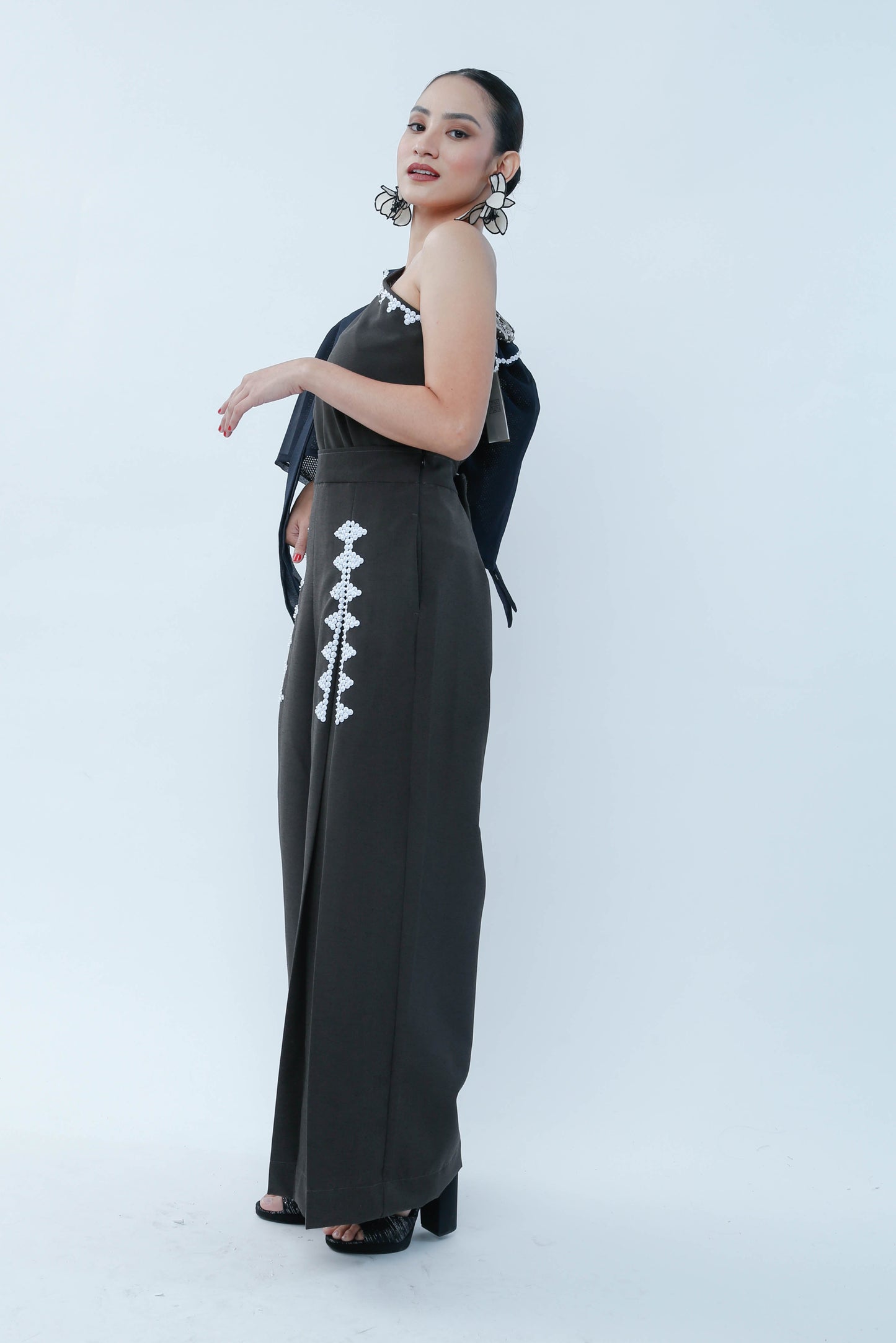 Modern Filipina in Black