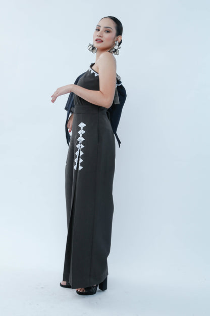 Modern Filipina in Black