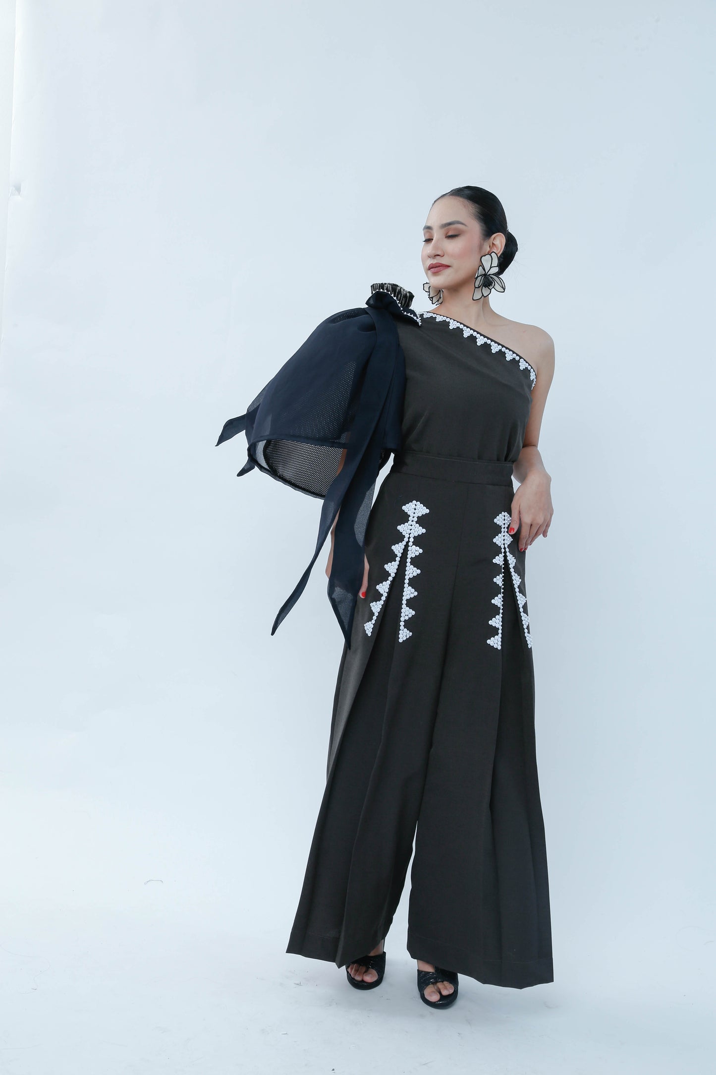 Modern Filipina in Black