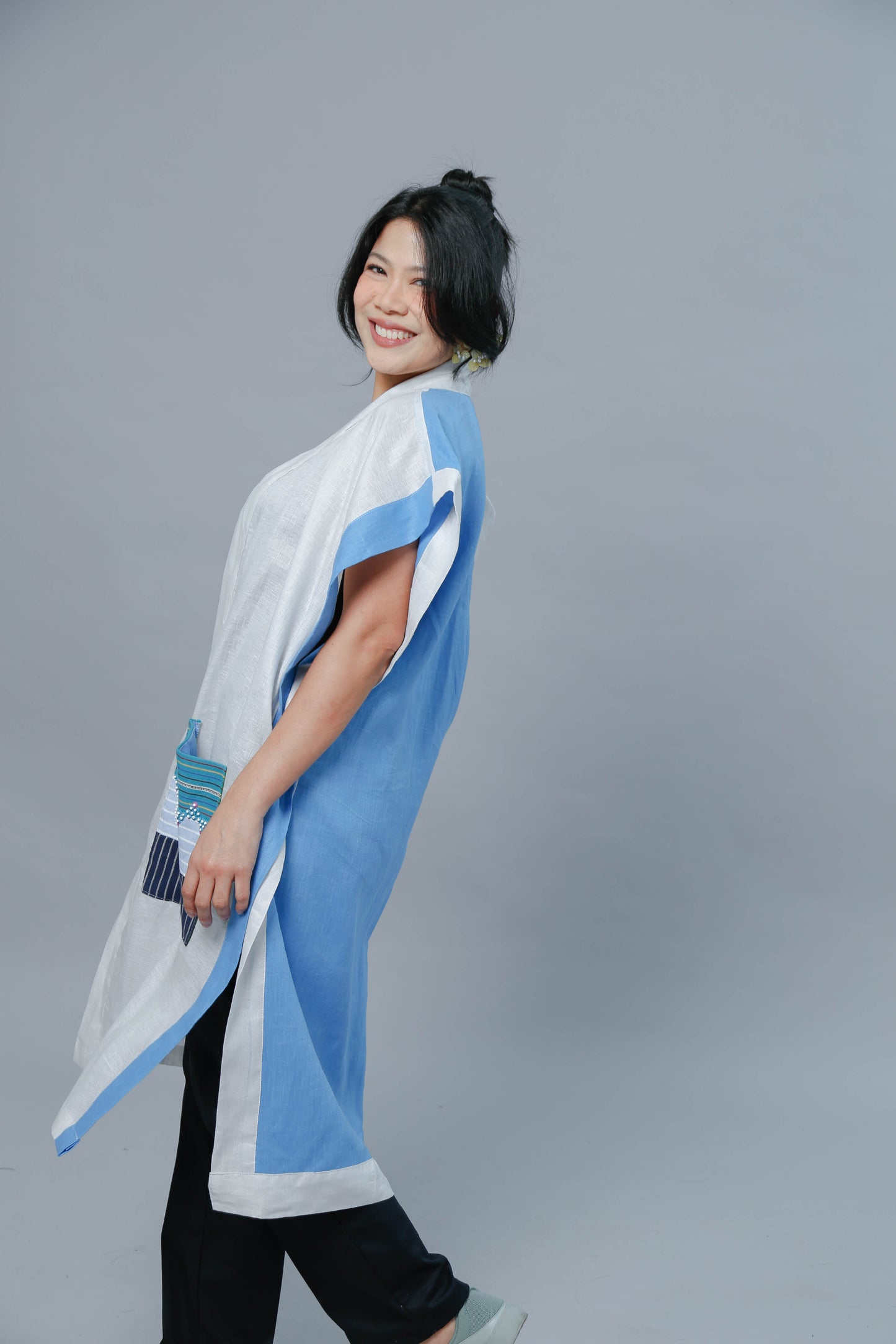 Glamorosa Poncho in Blue White Linen