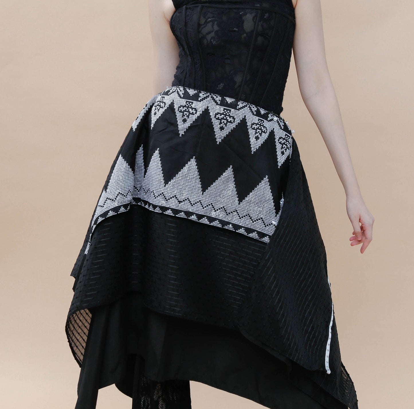 FREESTYLE SKIRT IN BLACK SILVER INAUL