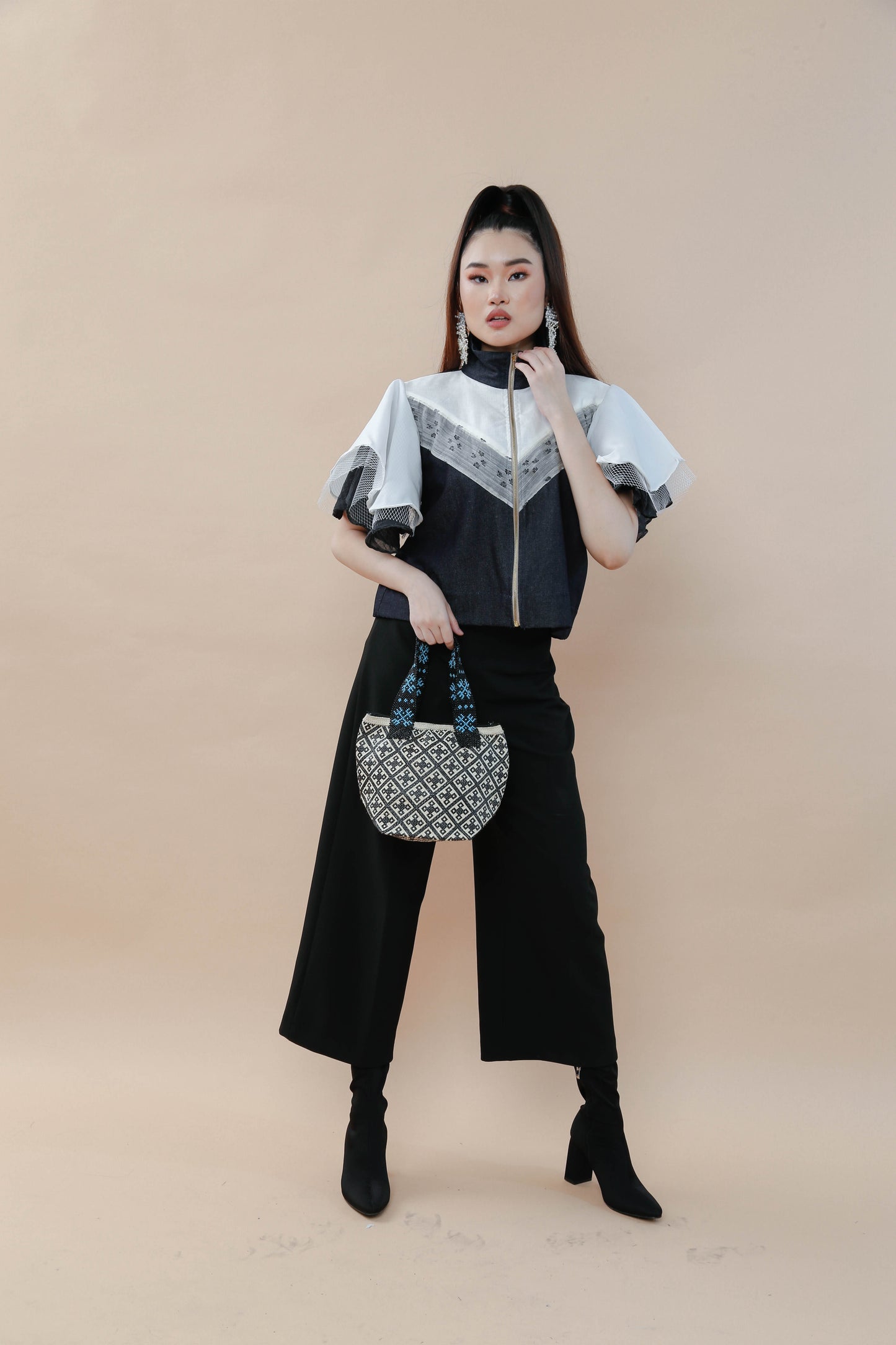 Detalye Bucket Bag with Intricate Bead and Basket Works by the Mangyan Tribe