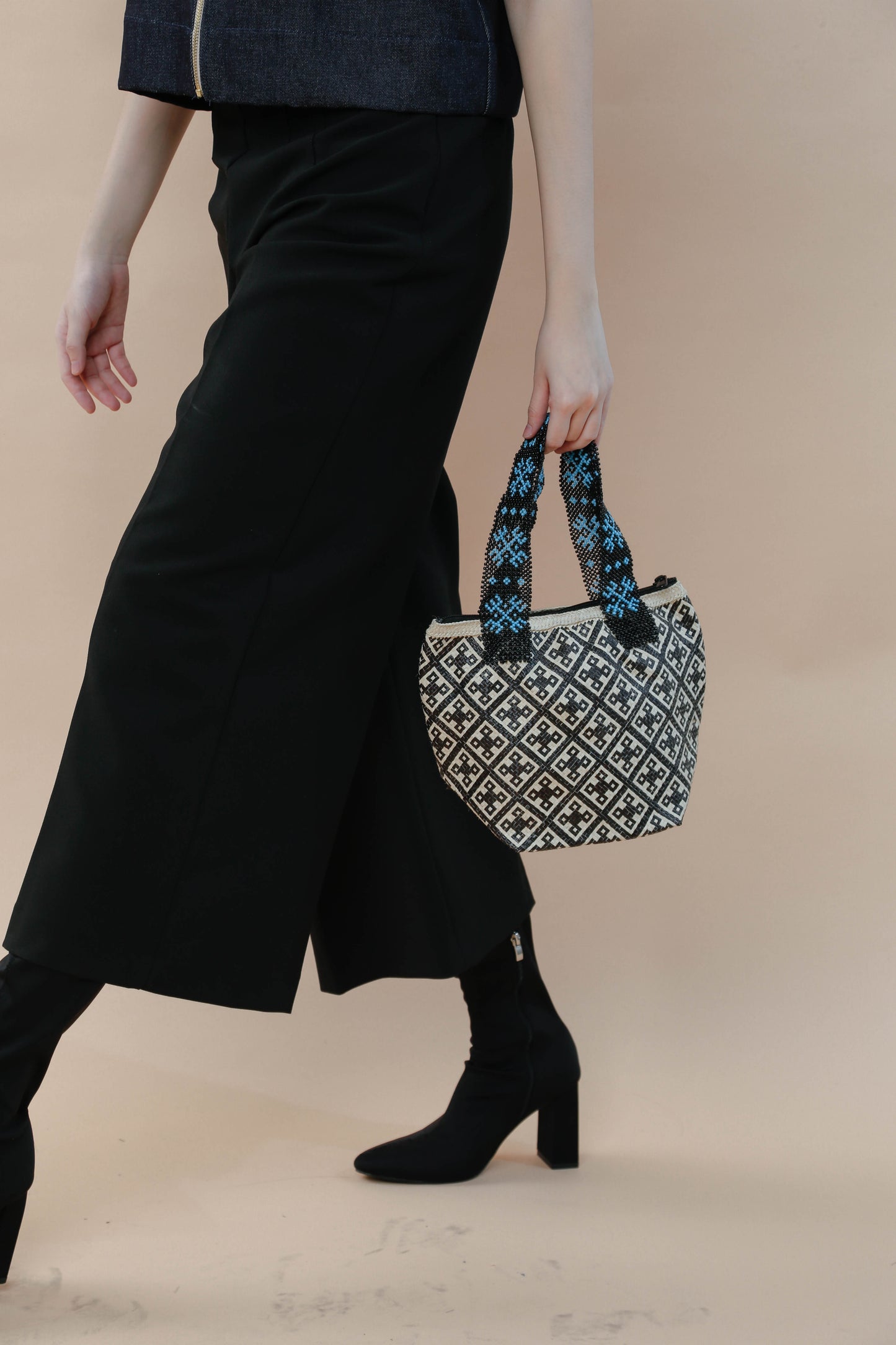 Detalye Bucket Bag with Intricate Bead and Basket Works by the Mangyan Tribe