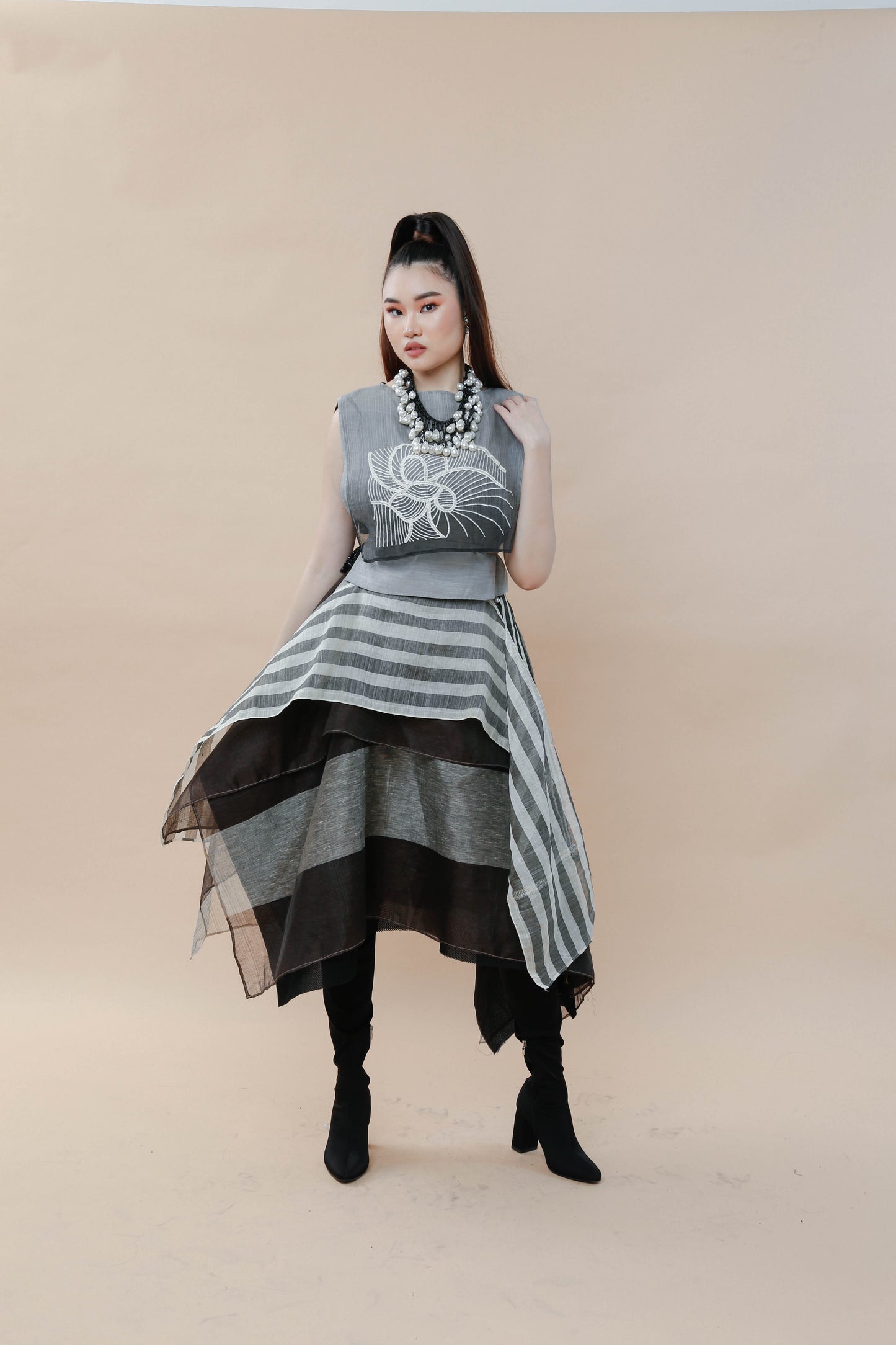 Panalo Black Piña Bib