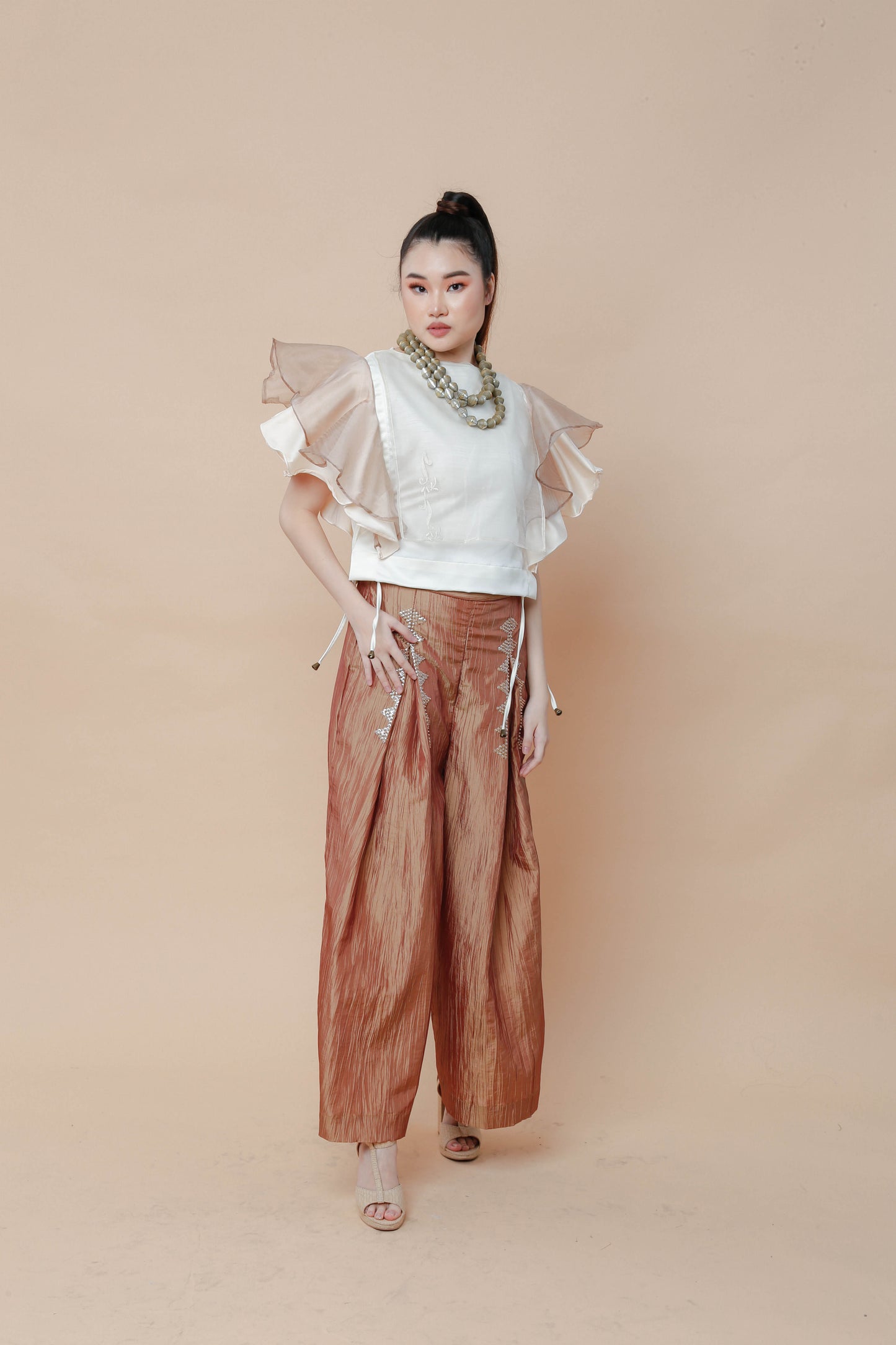 Piña Callado Bib with Malanding Sleeves