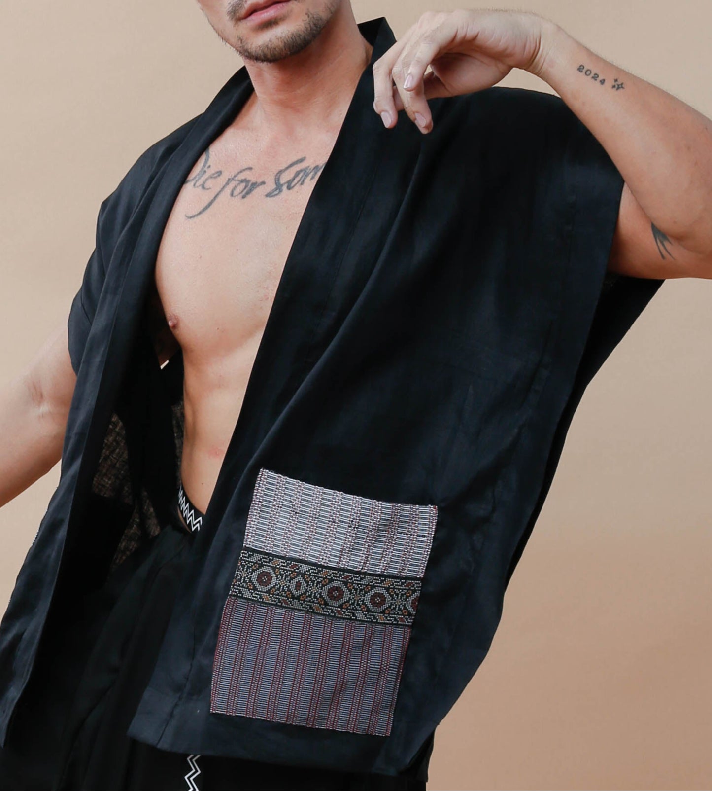 Maparaan Unisex Long Cover Up with Big Pockets in Black Linen