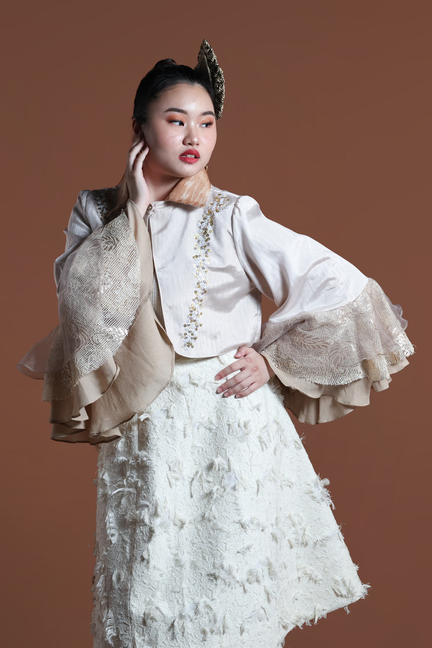 LEAD SINGER PONCHO IN CREAM TNALAK