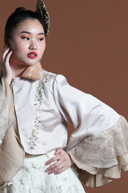 LEAD SINGER PONCHO IN CREAM TNALAK