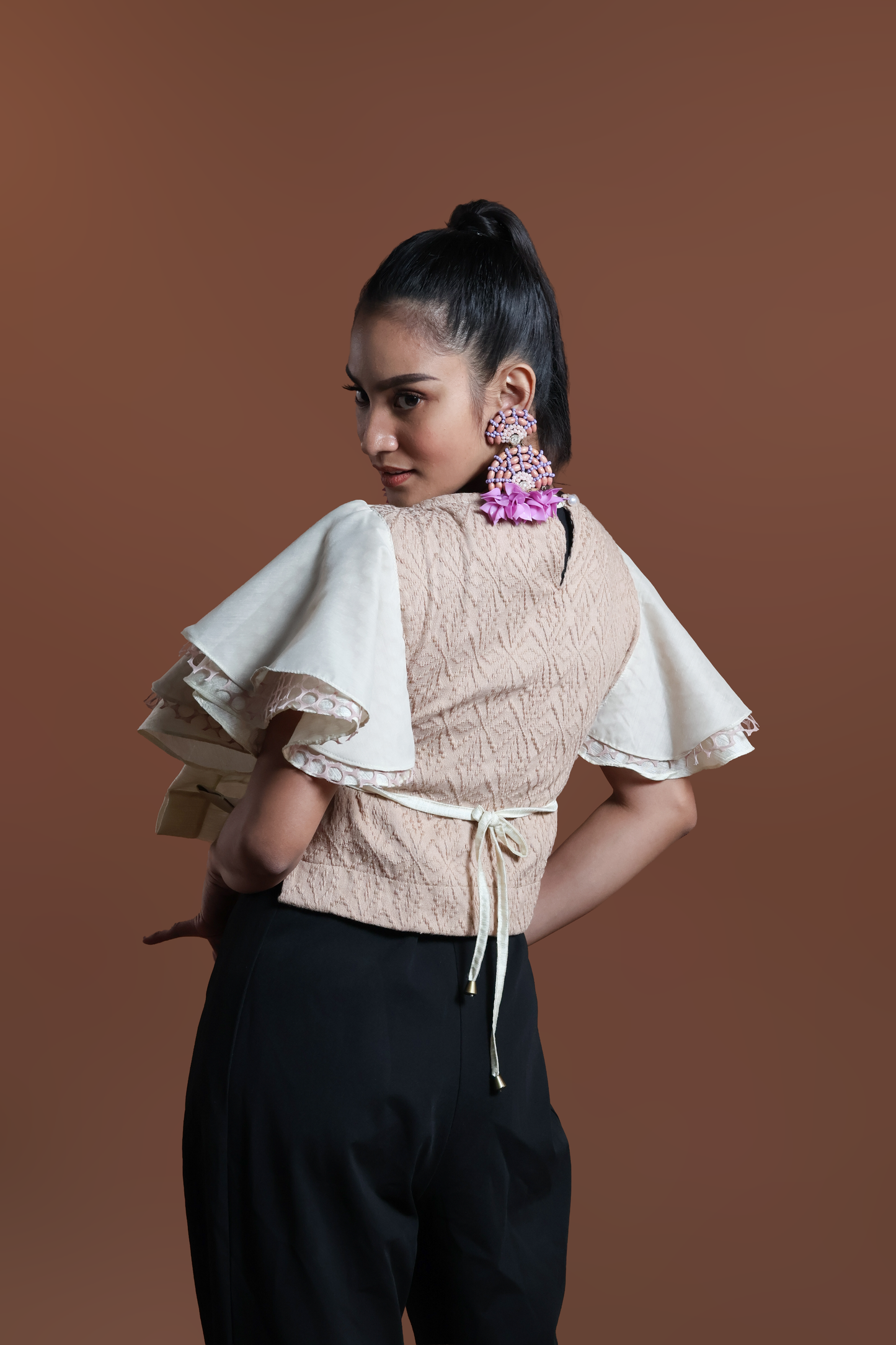 BONGGANG SLEEVES BIB IN EARTH WITH SUKSUK BARONG
