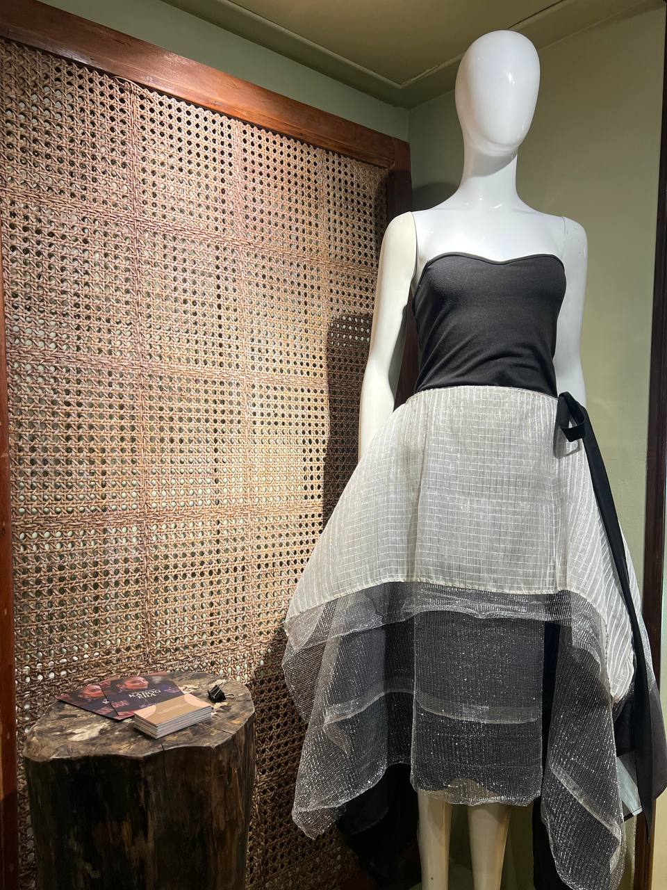 KABOGERA SKIRT IN SILVER GRAY WITH SILVER SQUARE BARONG