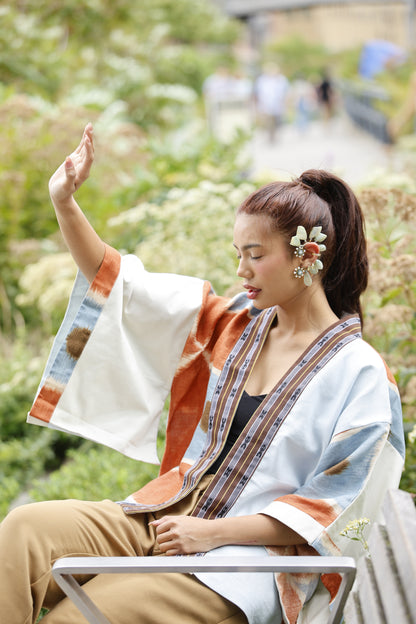 Samurai Poncho in lightblue linen printed with north weave