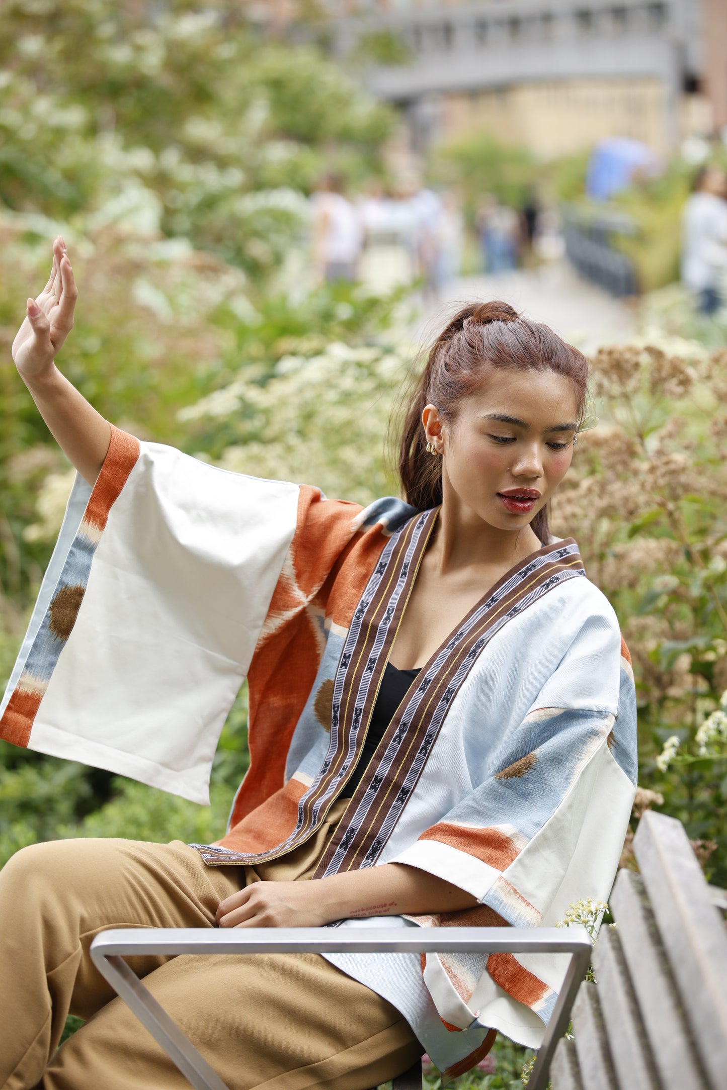 Samurai Poncho in lightblue linen printed with north weave