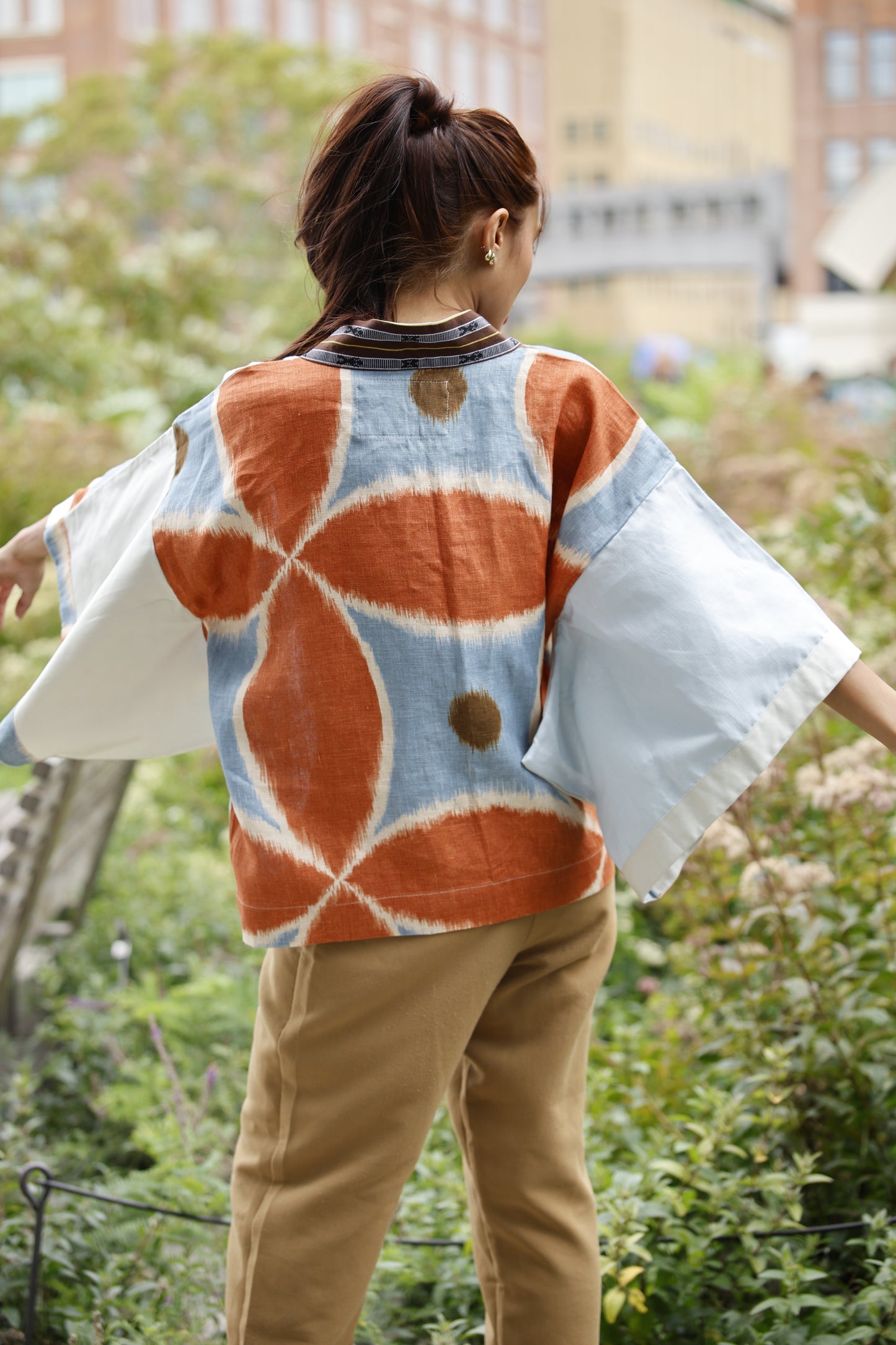 Samurai Poncho in lightblue linen printed with north weave