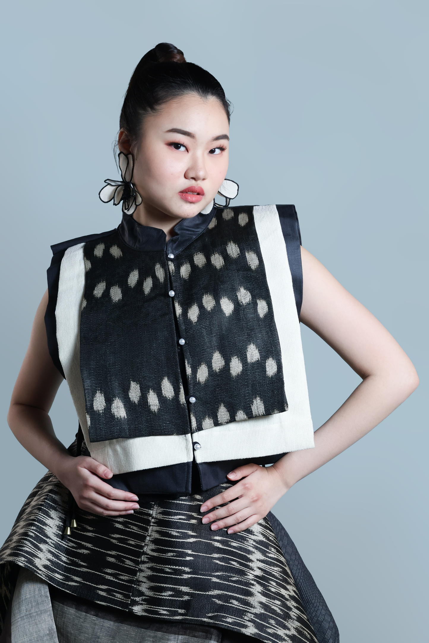 MADALING KAUSAP BIB IN BLACK TNALAK