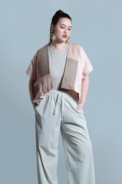 HERITAGE PONCHO IN BLUSH PINK