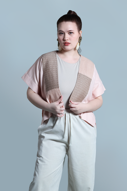 HERITAGE PONCHO IN BLUSH PINK