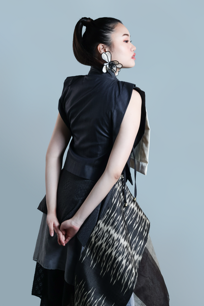 MADALING KAUSAP BIB IN BLACK TNALAK