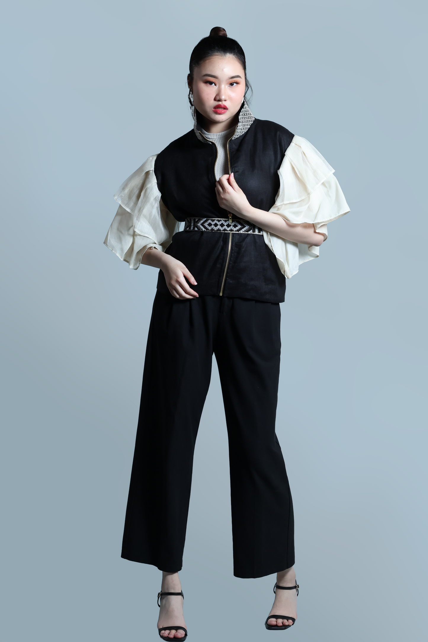 GANTIMPALA LINEN JACKET IN PURE BLACK LINEN WITH PIÑA CALLADO