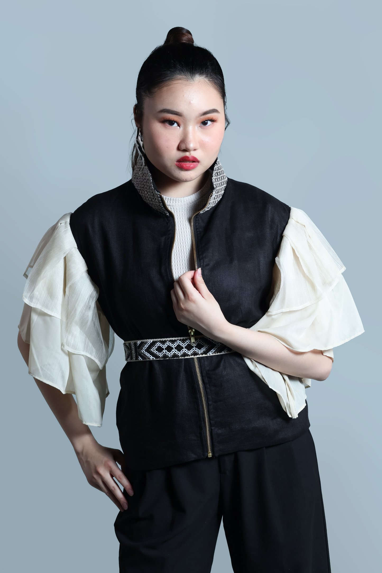 GANTIMPALA LINEN JACKET IN PURE BLACK LINEN WITH PIÑA CALLADO