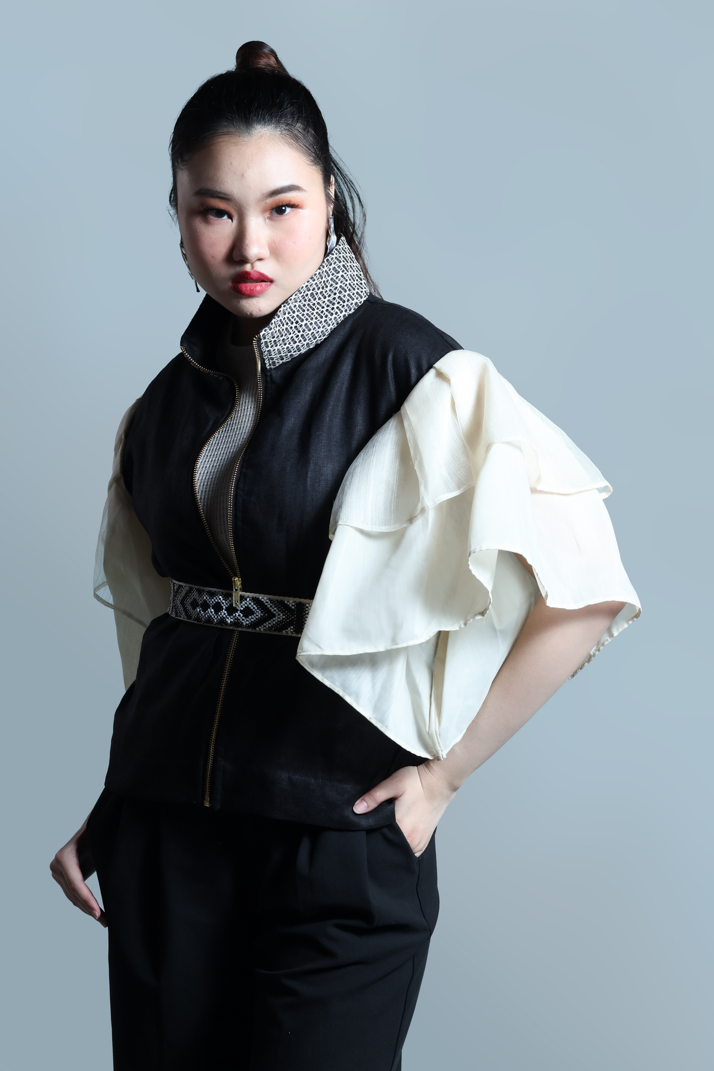 GANTIMPALA LINEN JACKET IN PURE BLACK LINEN WITH PIÑA CALLADO